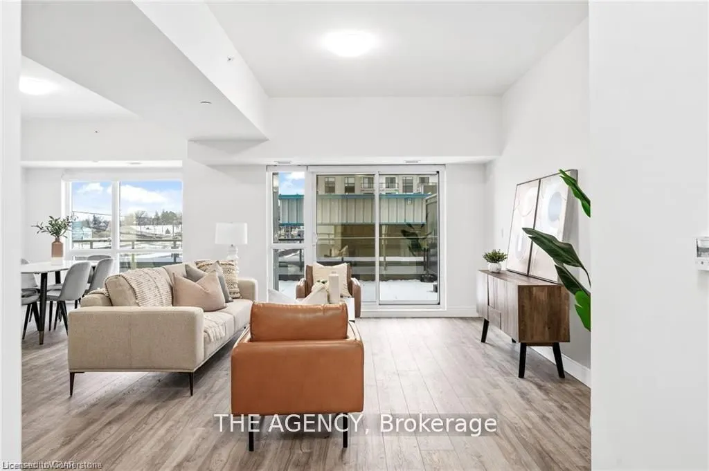2 Dundas Street W, #401