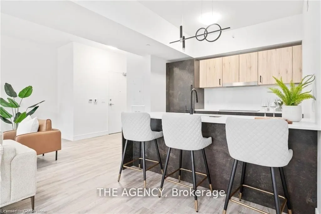 2 Dundas Street W, #401