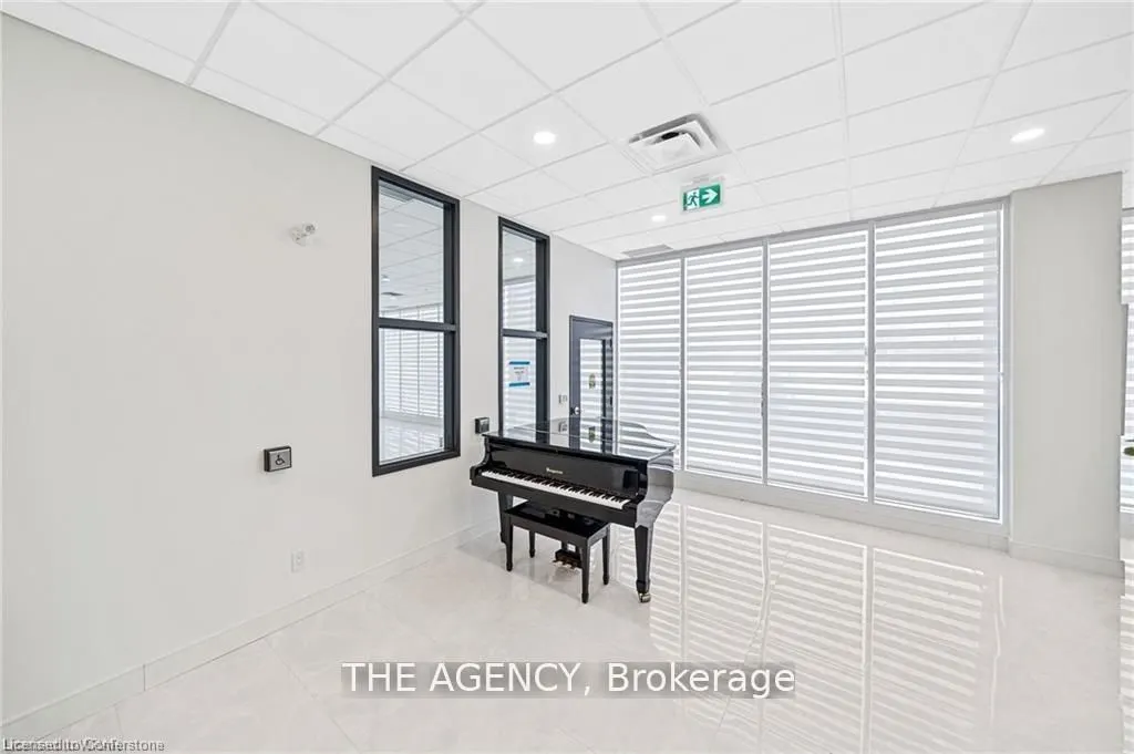 2 Dundas Street W, #401
