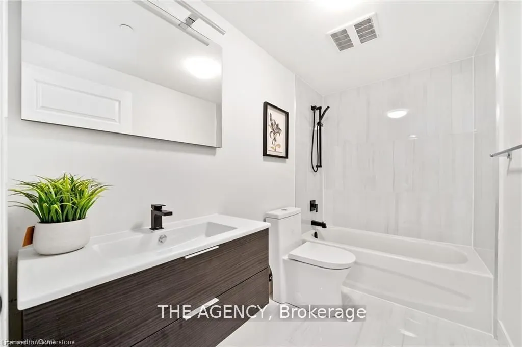 2 Dundas Street W, #401