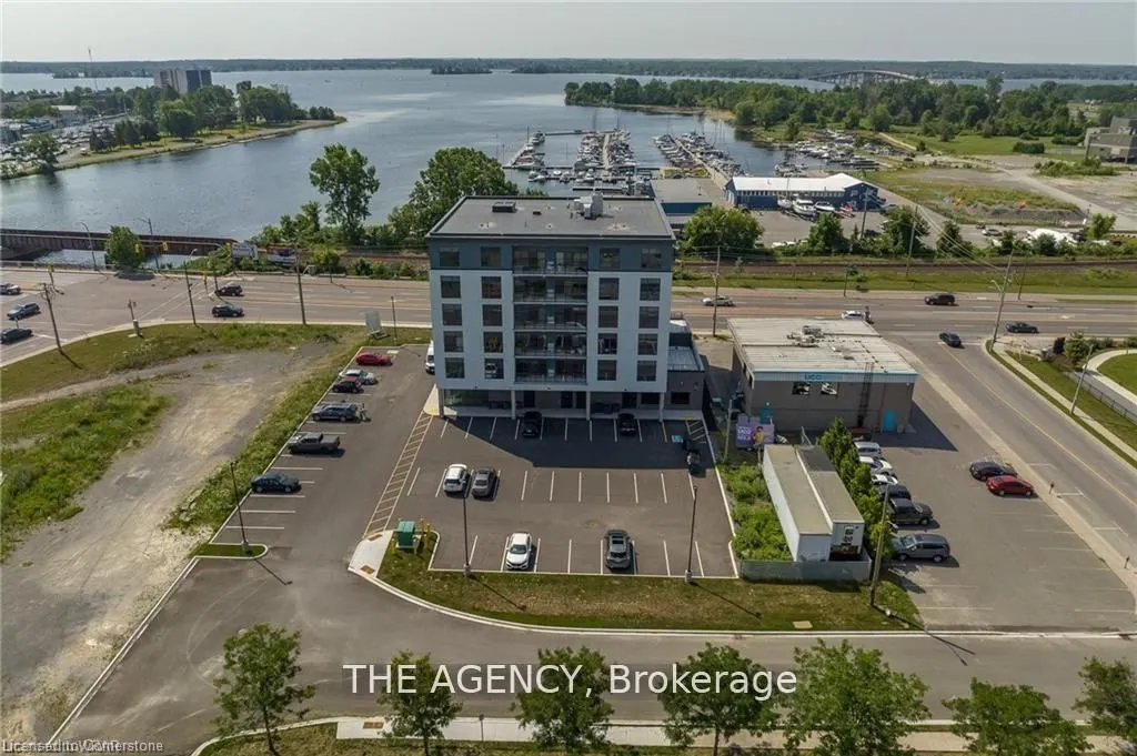 2 Dundas Street W, #401