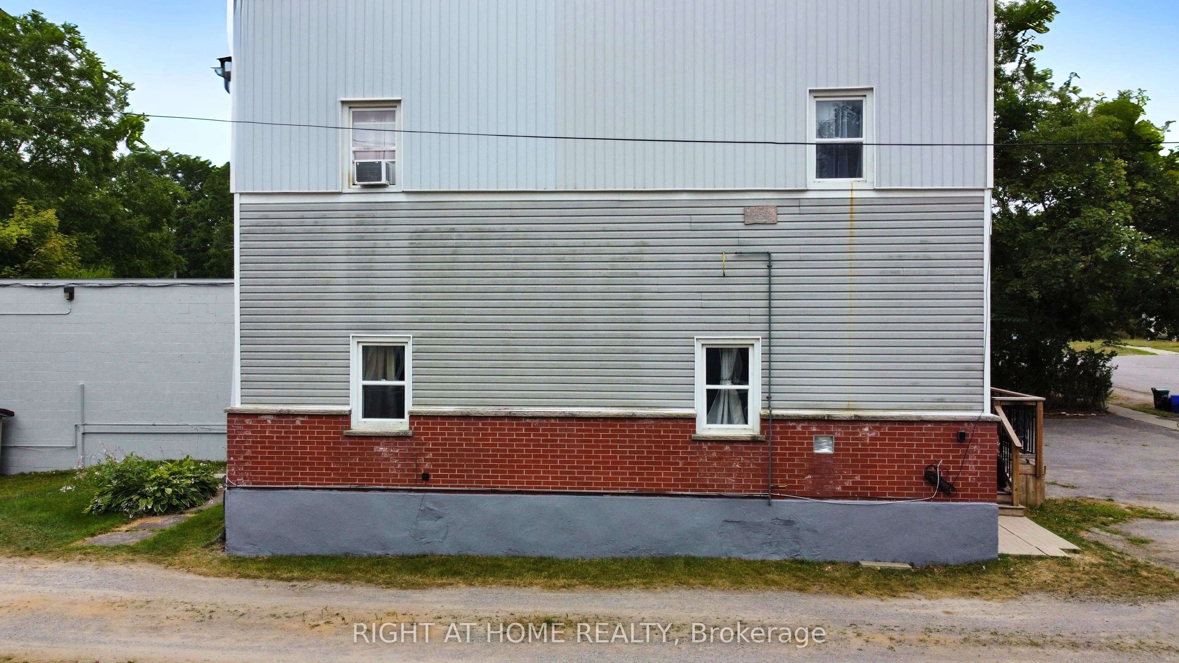 41 PELLISSIER Street S