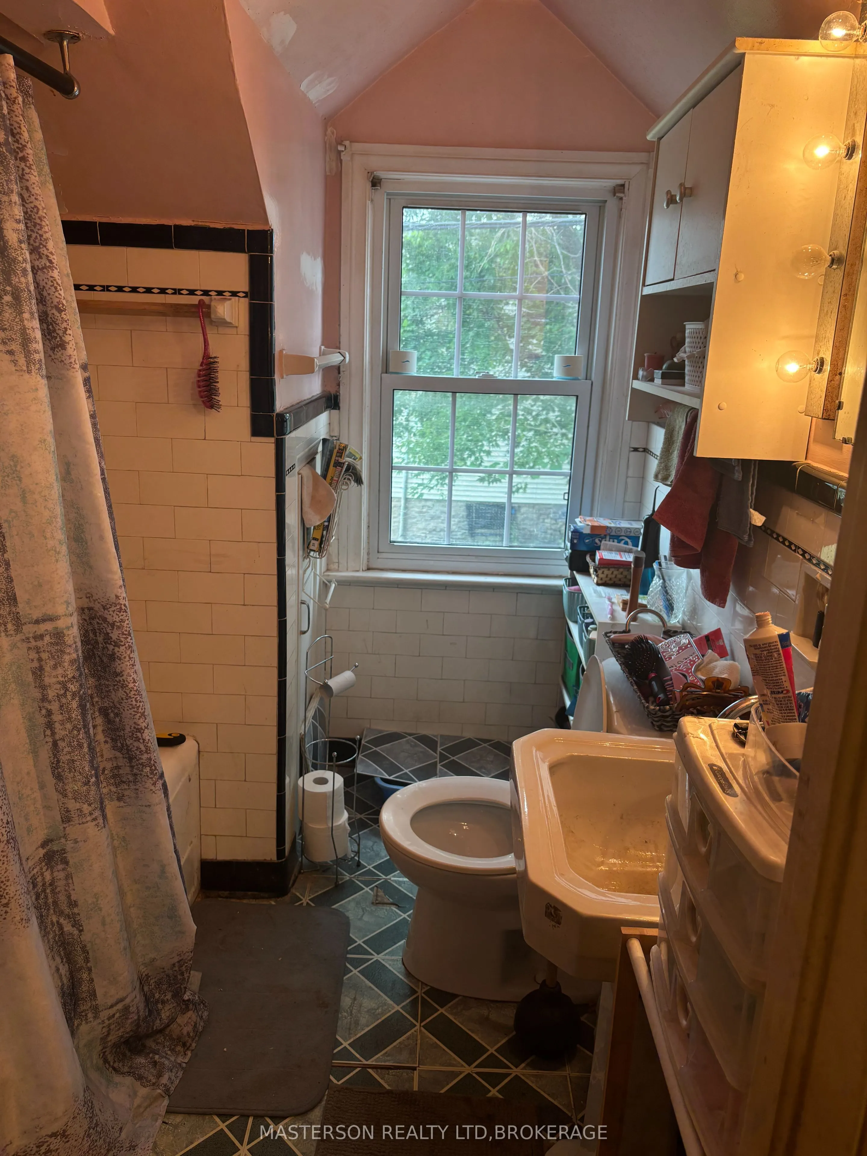 12 Chestnut Street E