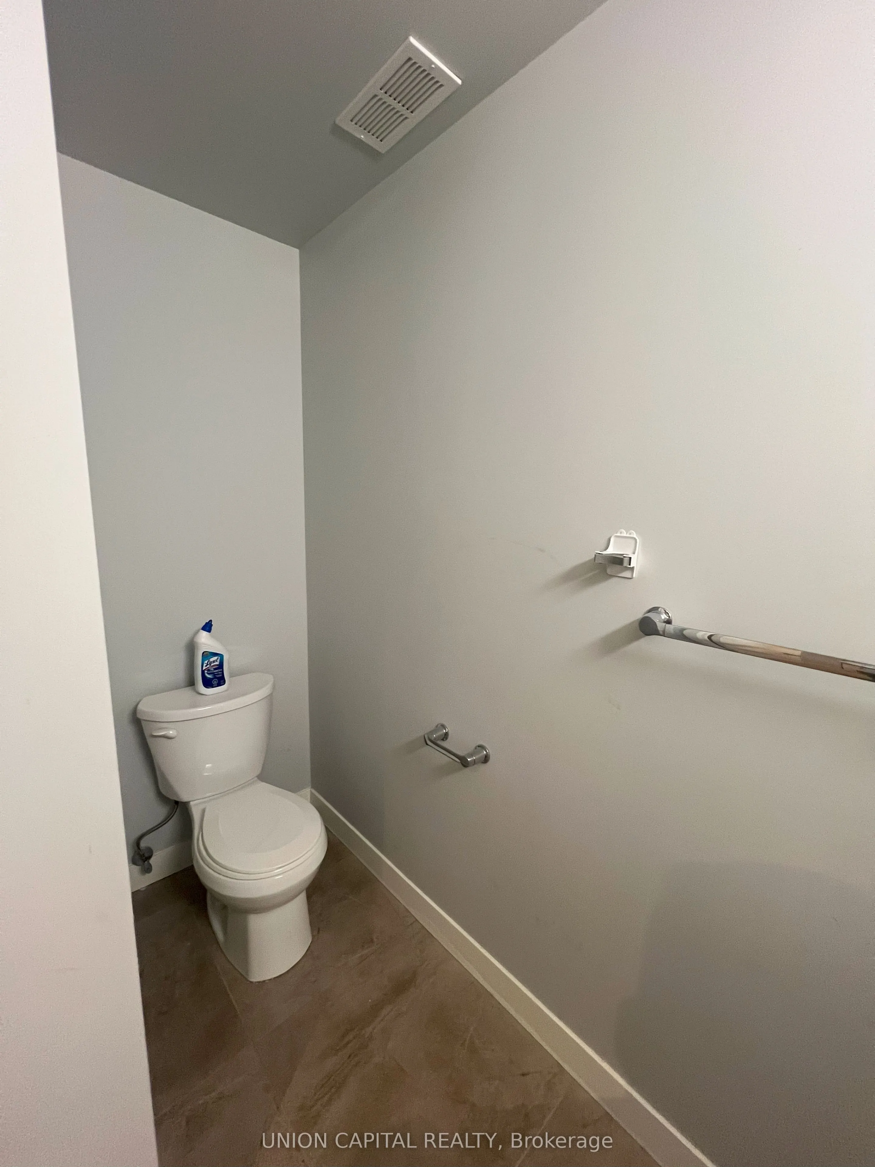 62 Balsam Street S, #B207