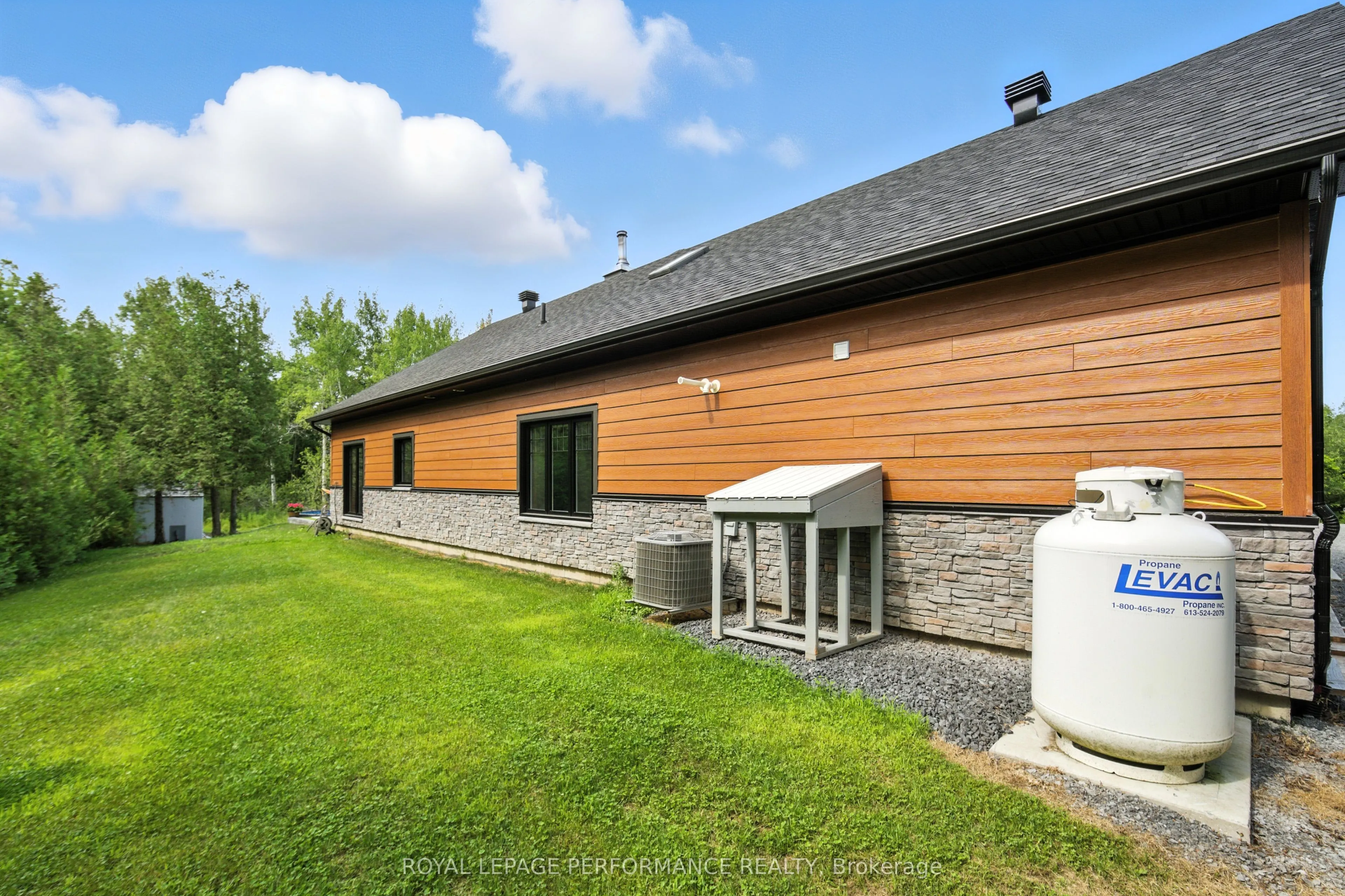 19442 Kenyon Rd Conc 1 Concession