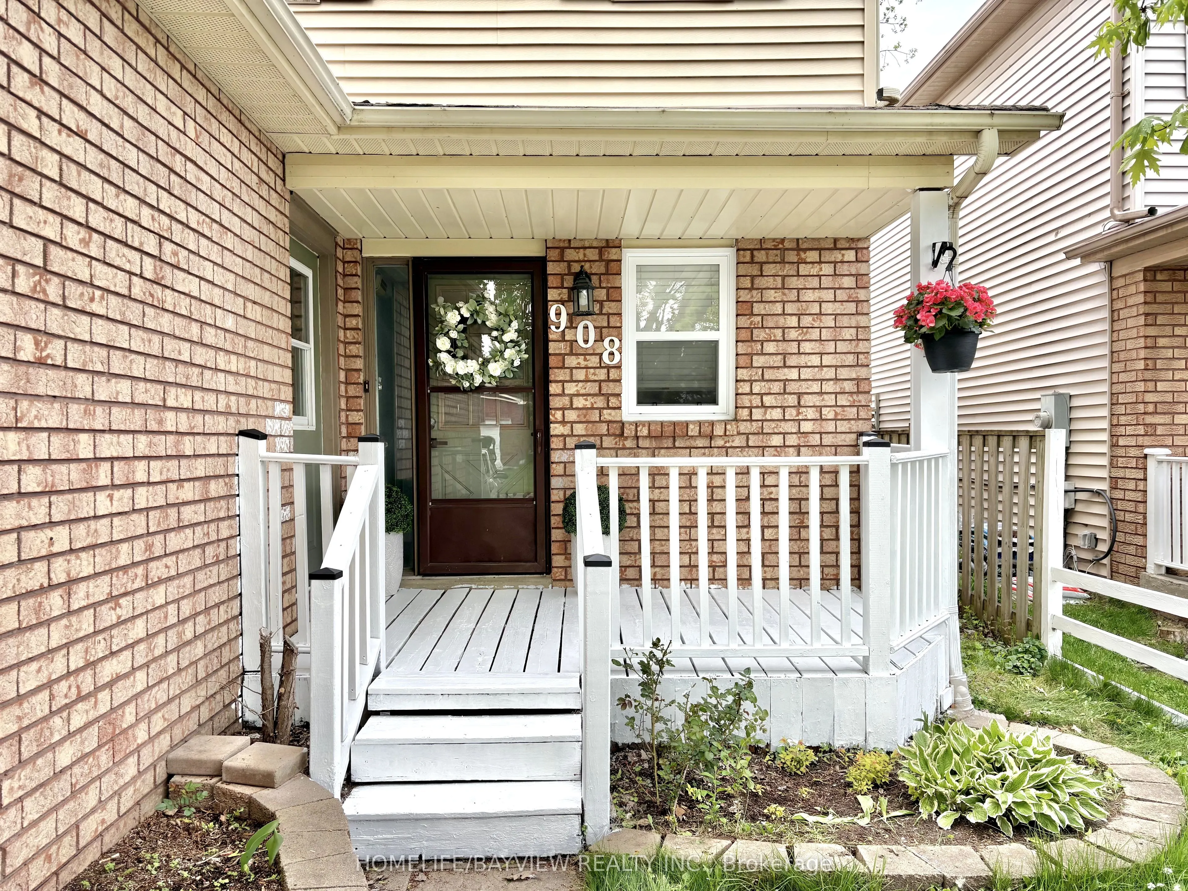 908 Fairbanks Road
