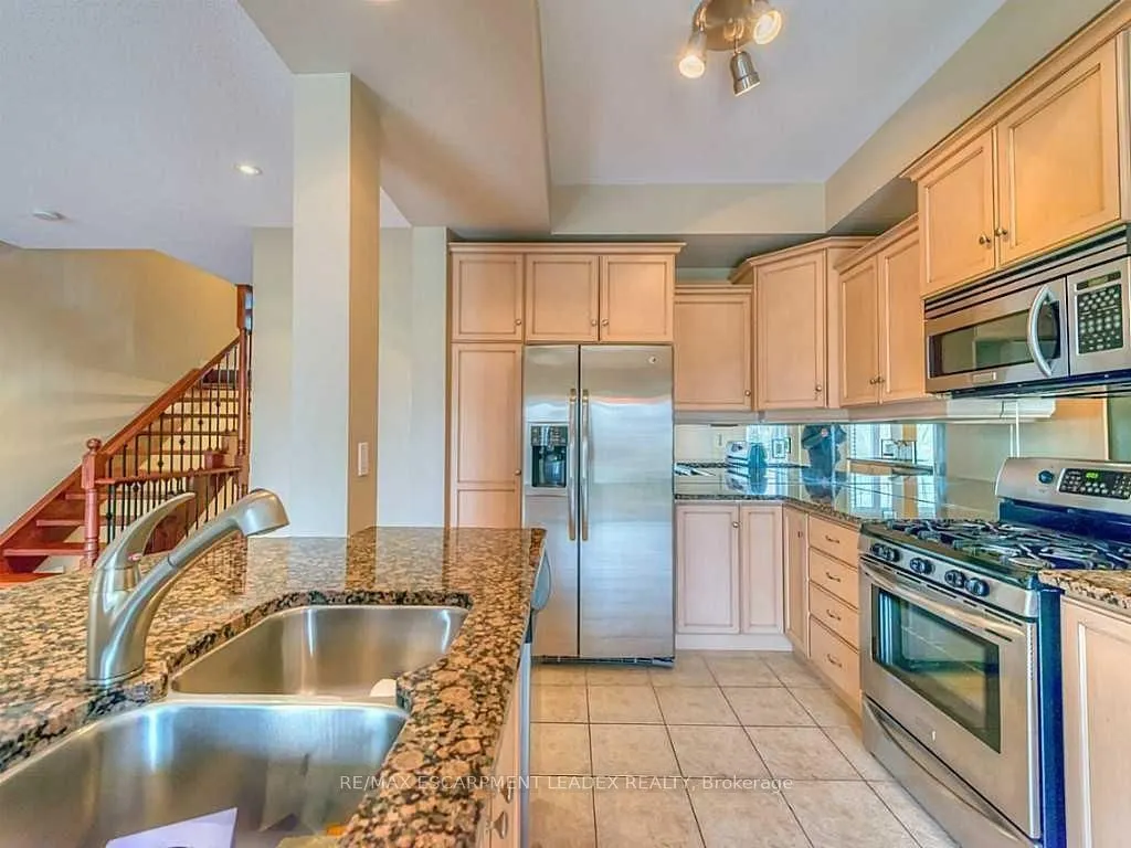 60 CLOVERLEAF Drive, #9