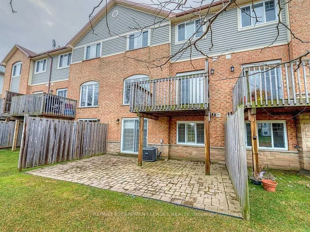 60 CLOVERLEAF Drive, #9