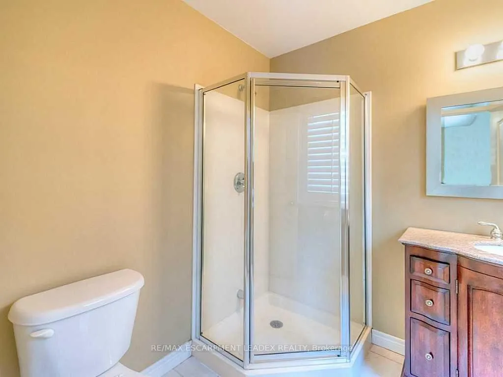 60 CLOVERLEAF Drive, #9