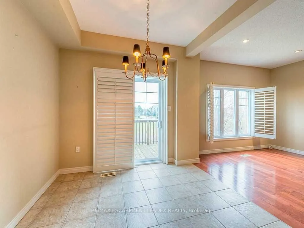 60 CLOVERLEAF Drive, #9