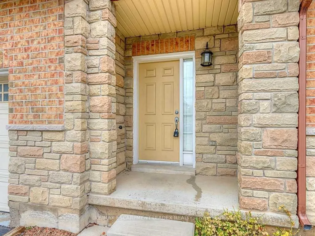 60 CLOVERLEAF Drive, #9