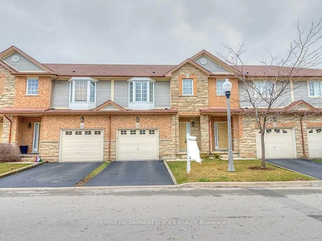 60 CLOVERLEAF Drive, #9