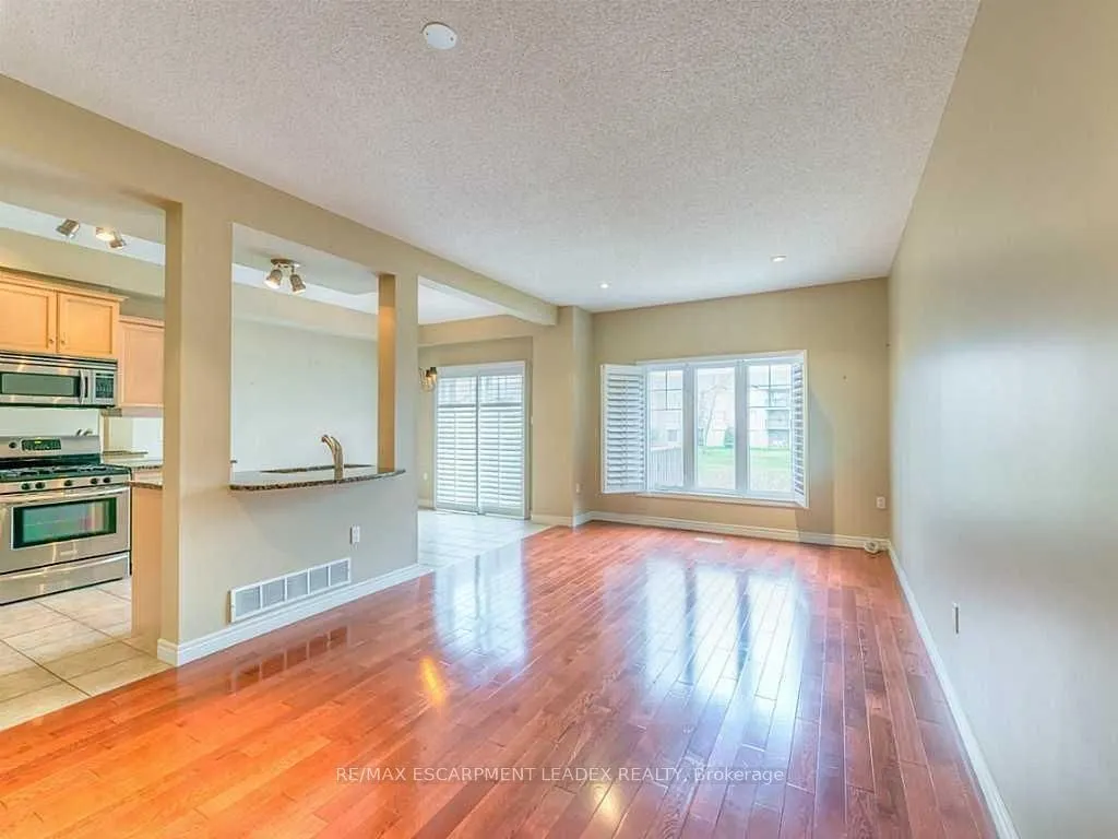 60 CLOVERLEAF Drive, #9