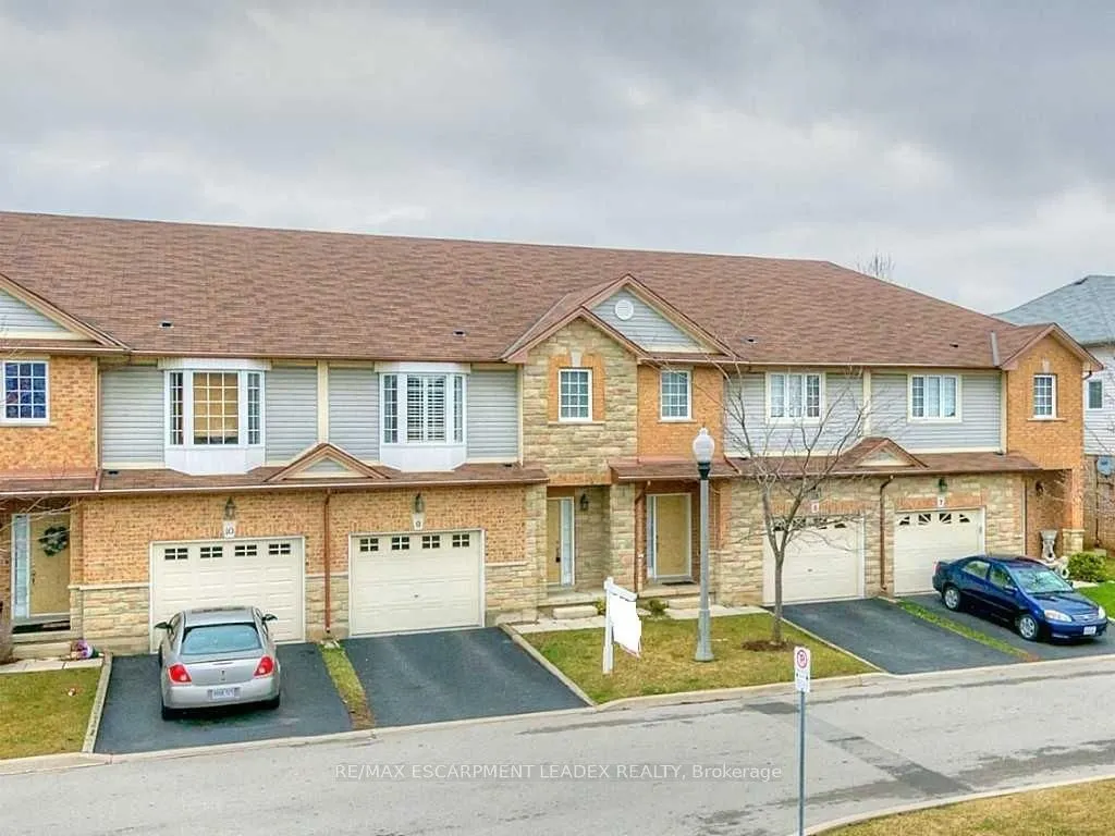 60 CLOVERLEAF Drive, #9