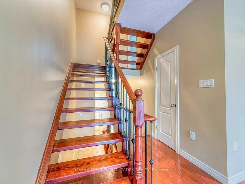 60 CLOVERLEAF Drive, #9