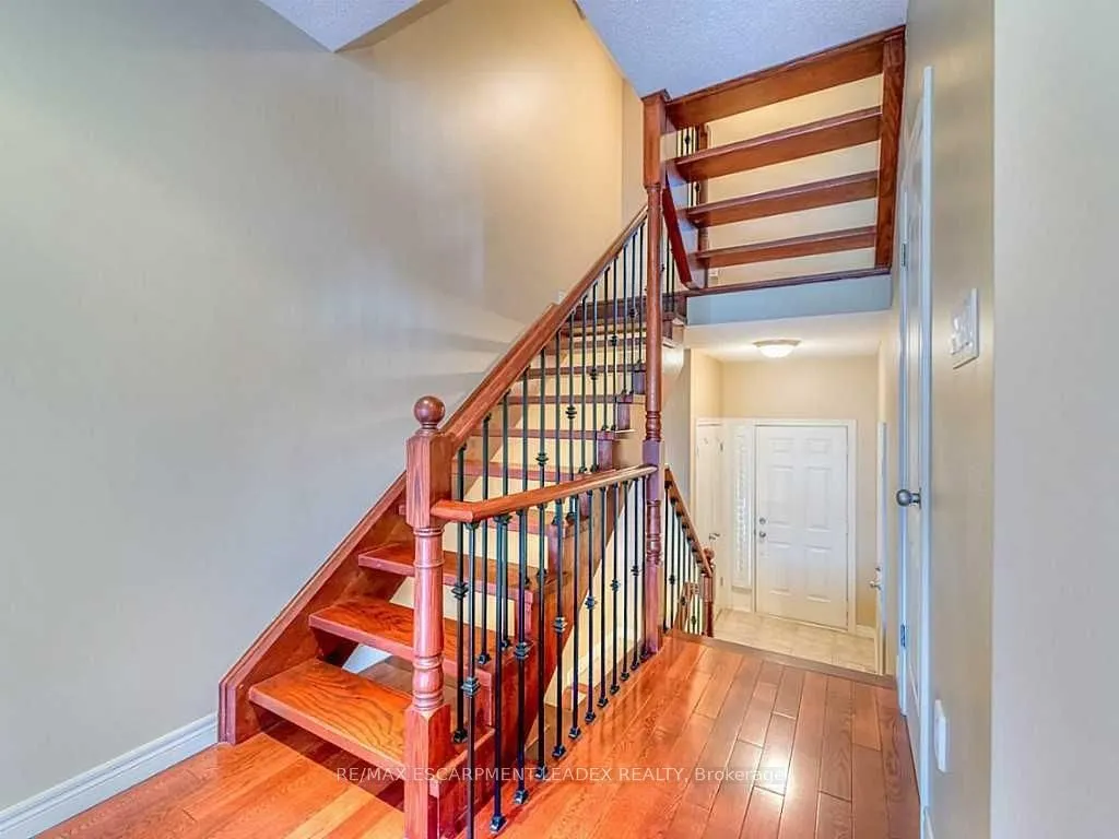 60 CLOVERLEAF Drive, #9