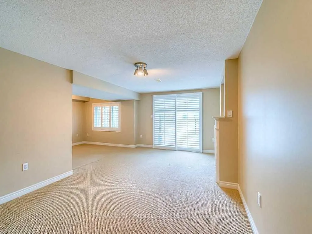 60 CLOVERLEAF Drive, #9