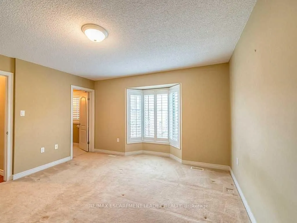 60 CLOVERLEAF Drive, #9