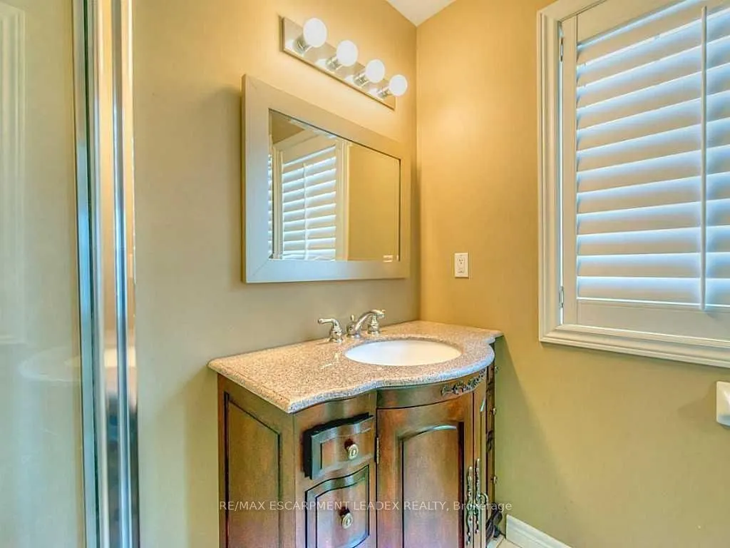 60 CLOVERLEAF Drive, #9