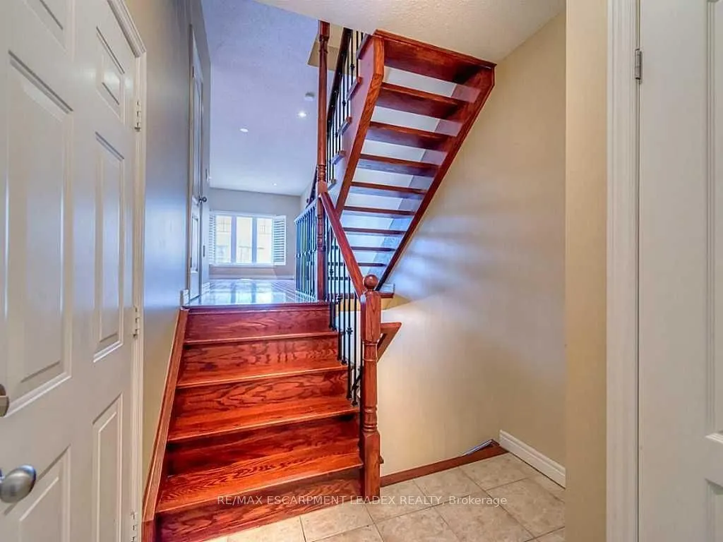 60 CLOVERLEAF Drive, #9