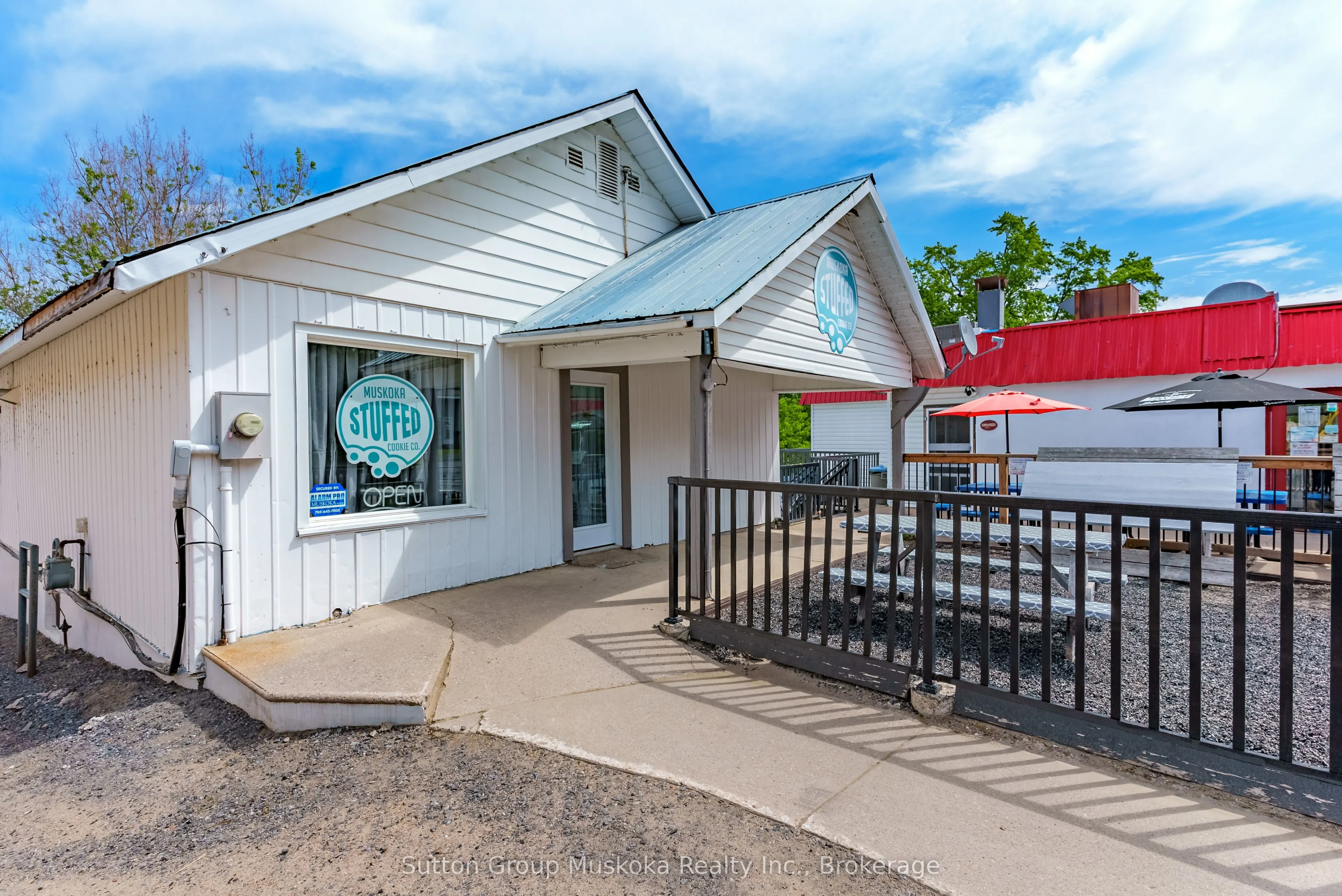 126 Main Street W
