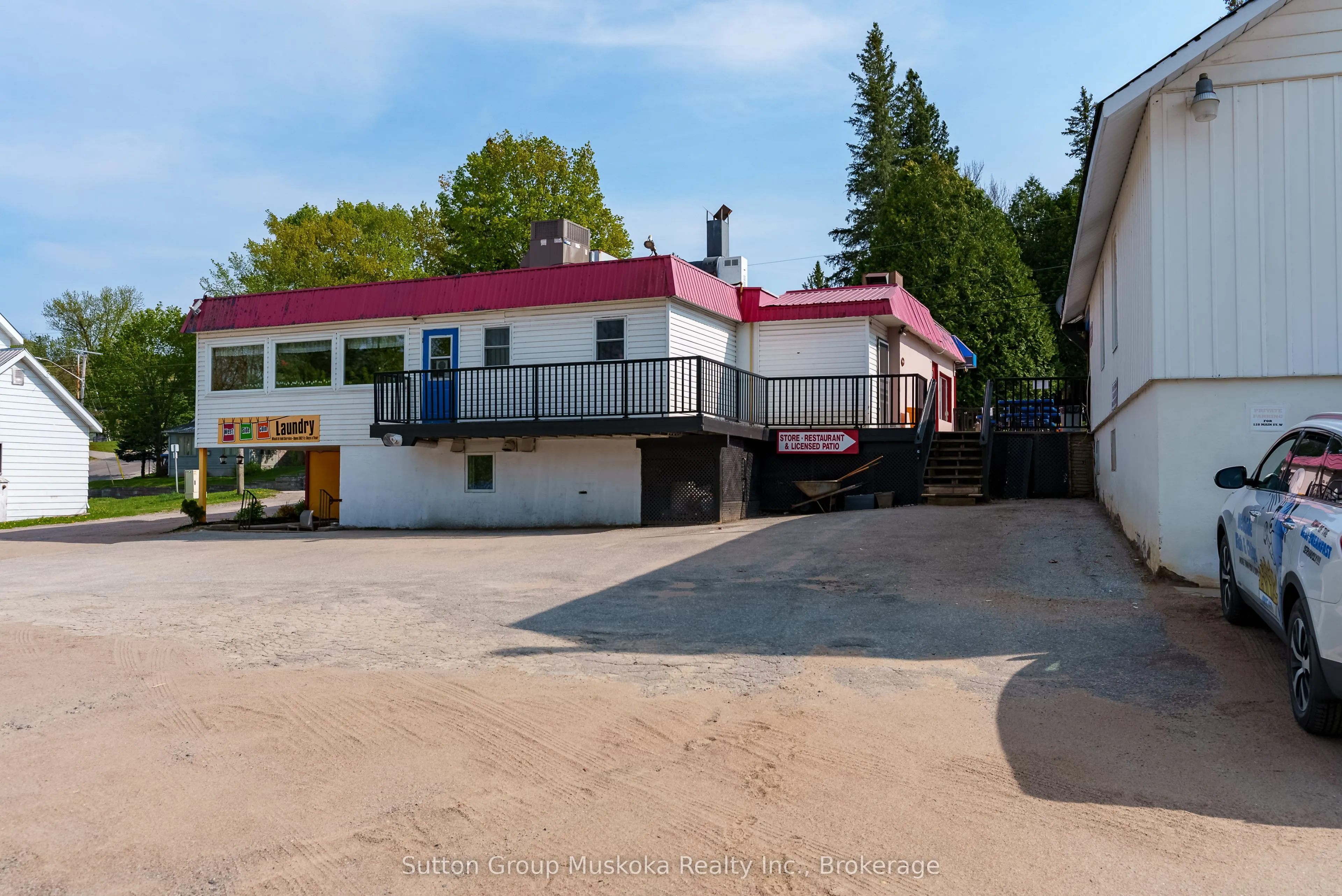 126 Main Street W