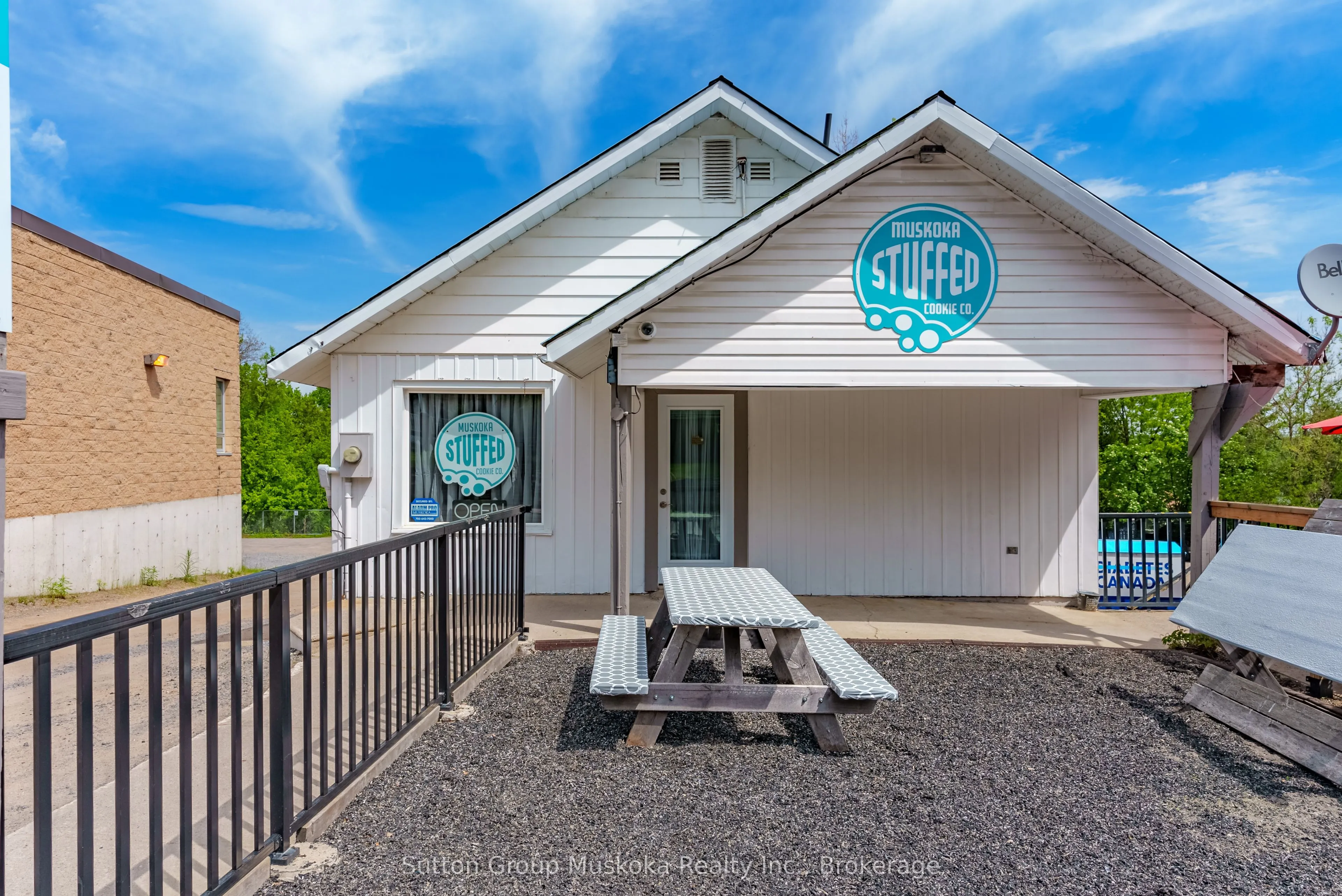 126 Main Street W