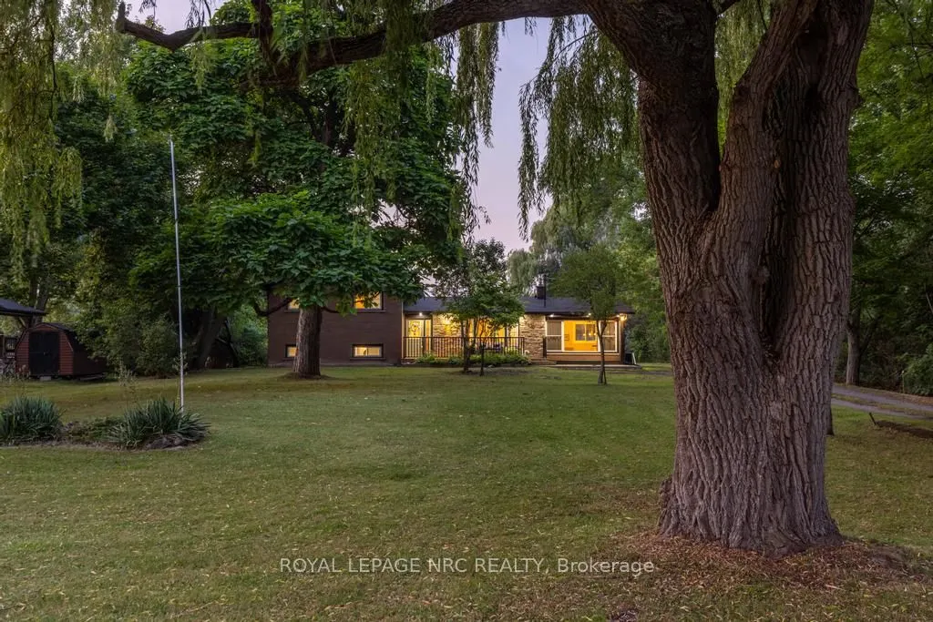 2432 Port Robinson Road