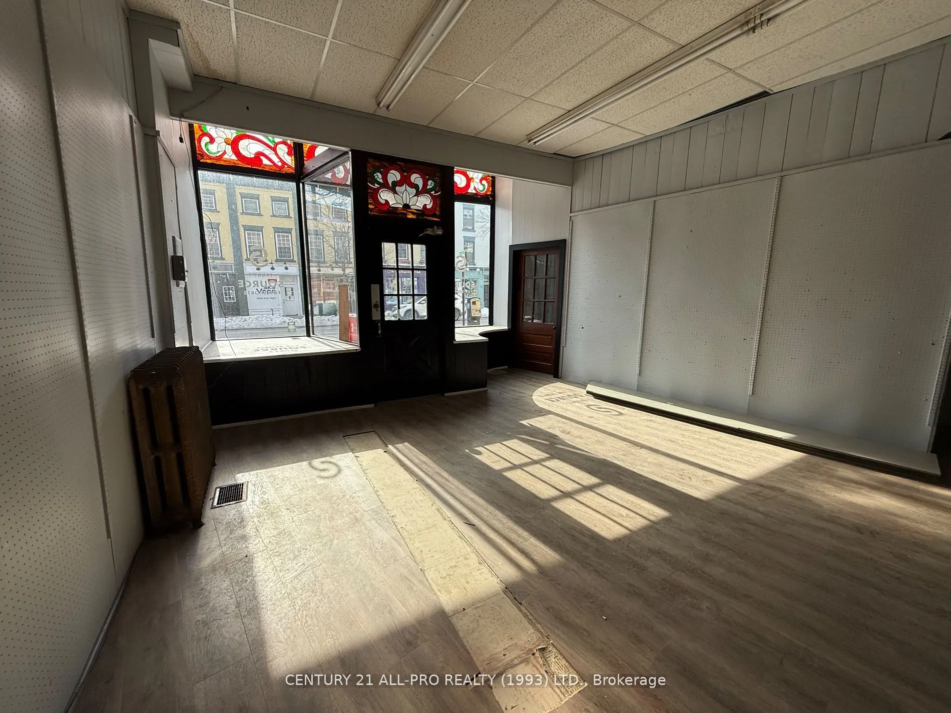 84 King Street W