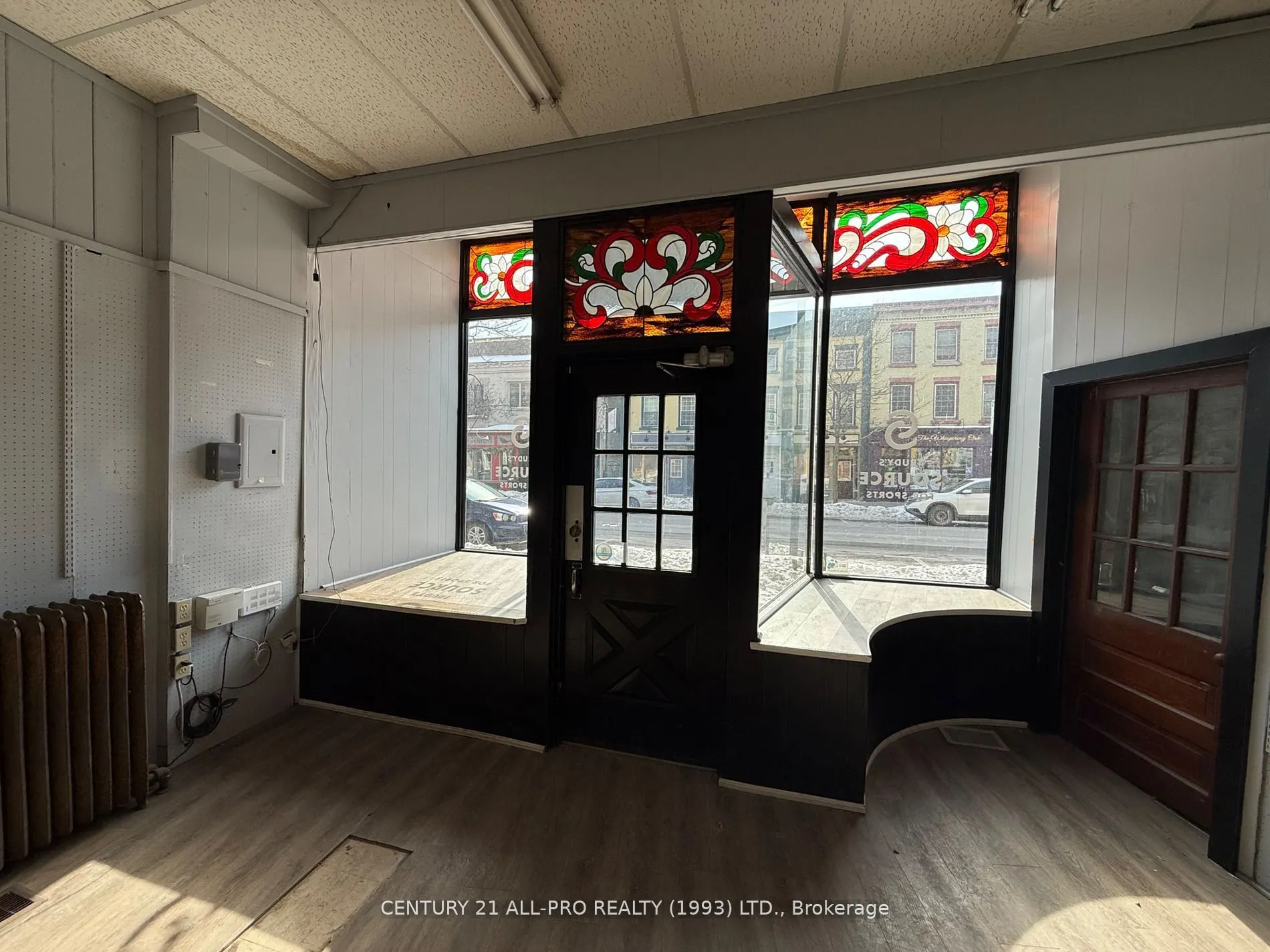 84 King Street W