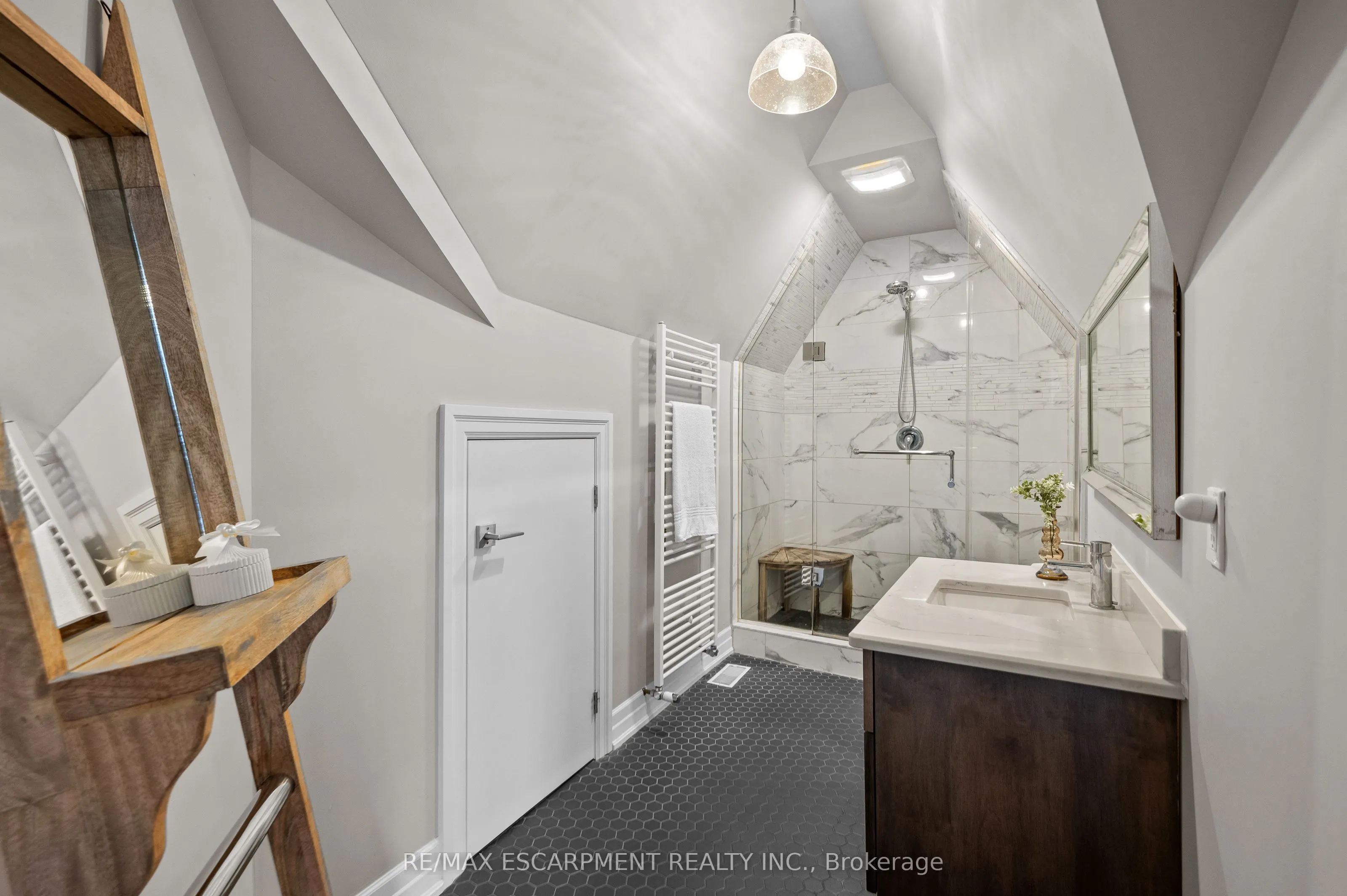 25 Concession Street, #201