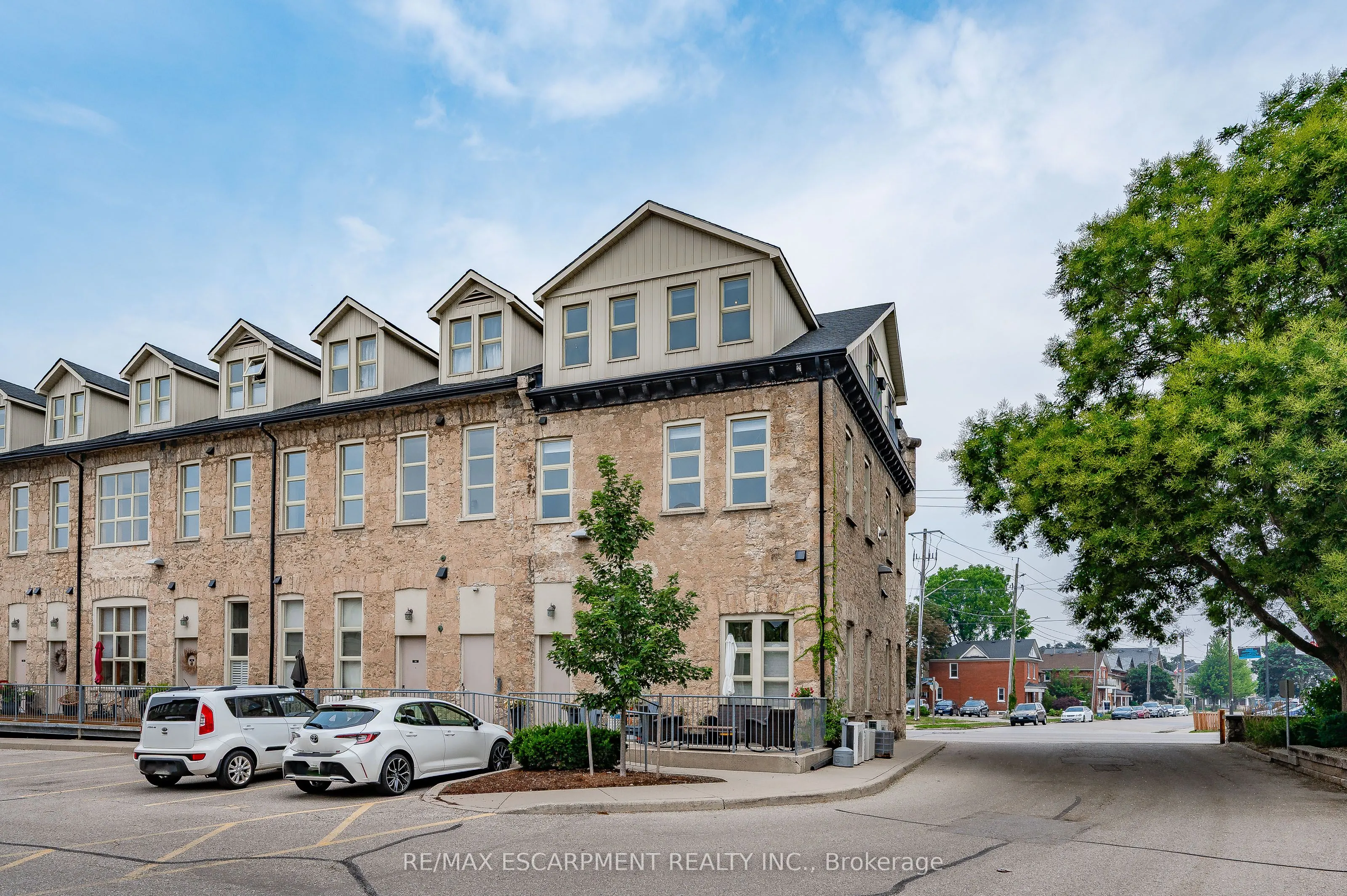 25 Concession Street, #201