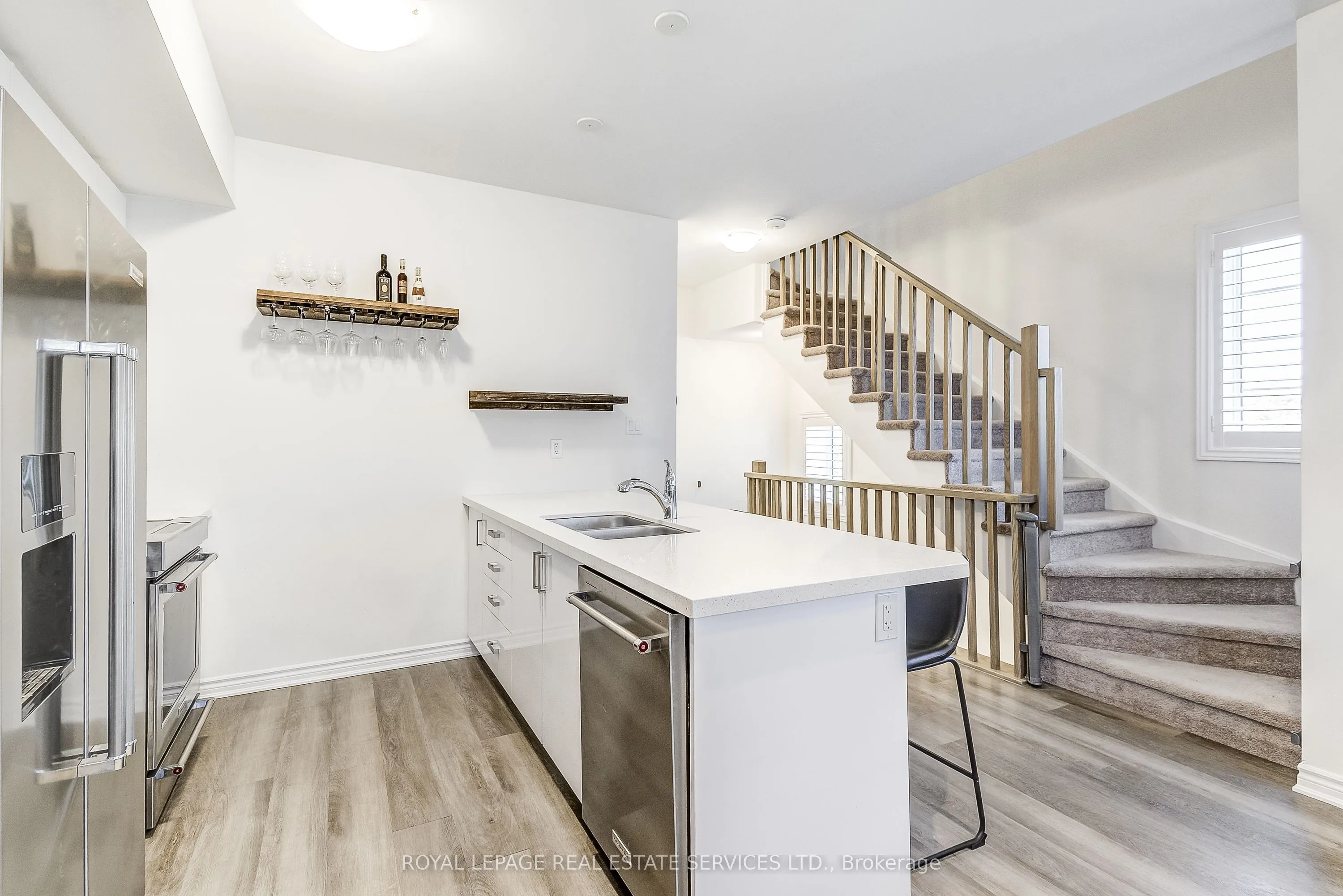 305 Garner Road W
