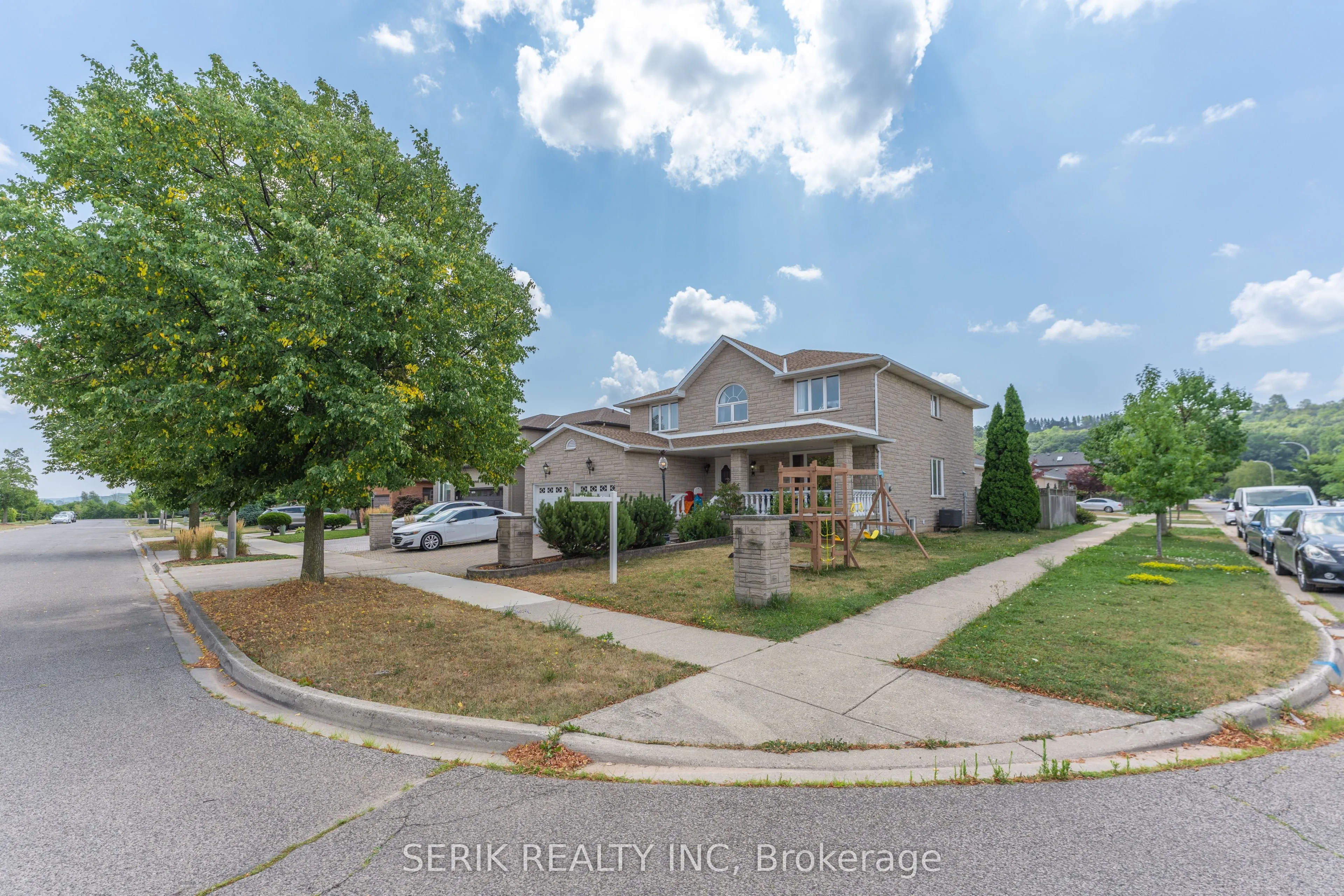 2 Glencrest Avenue