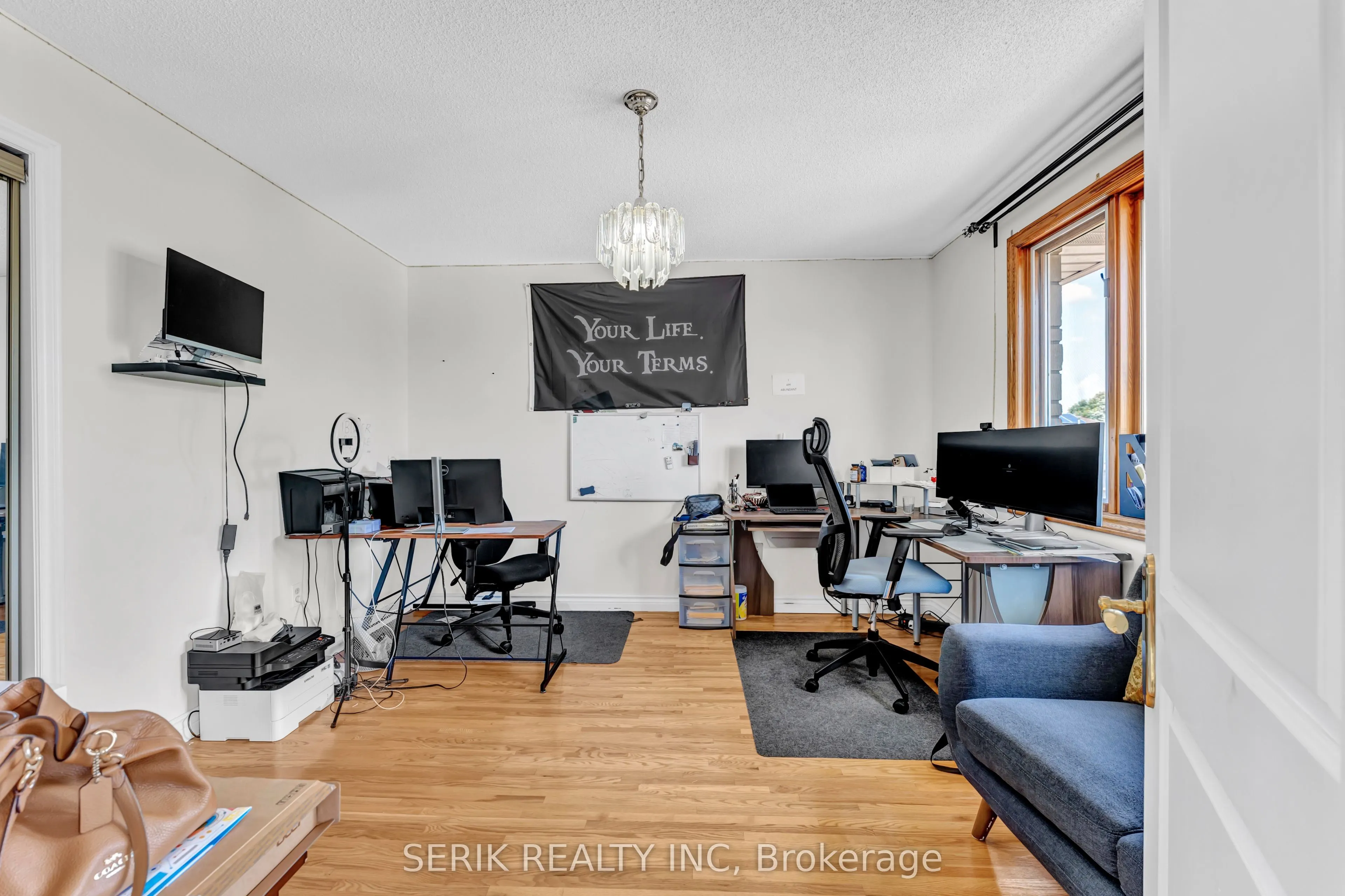 2 Glencrest Avenue