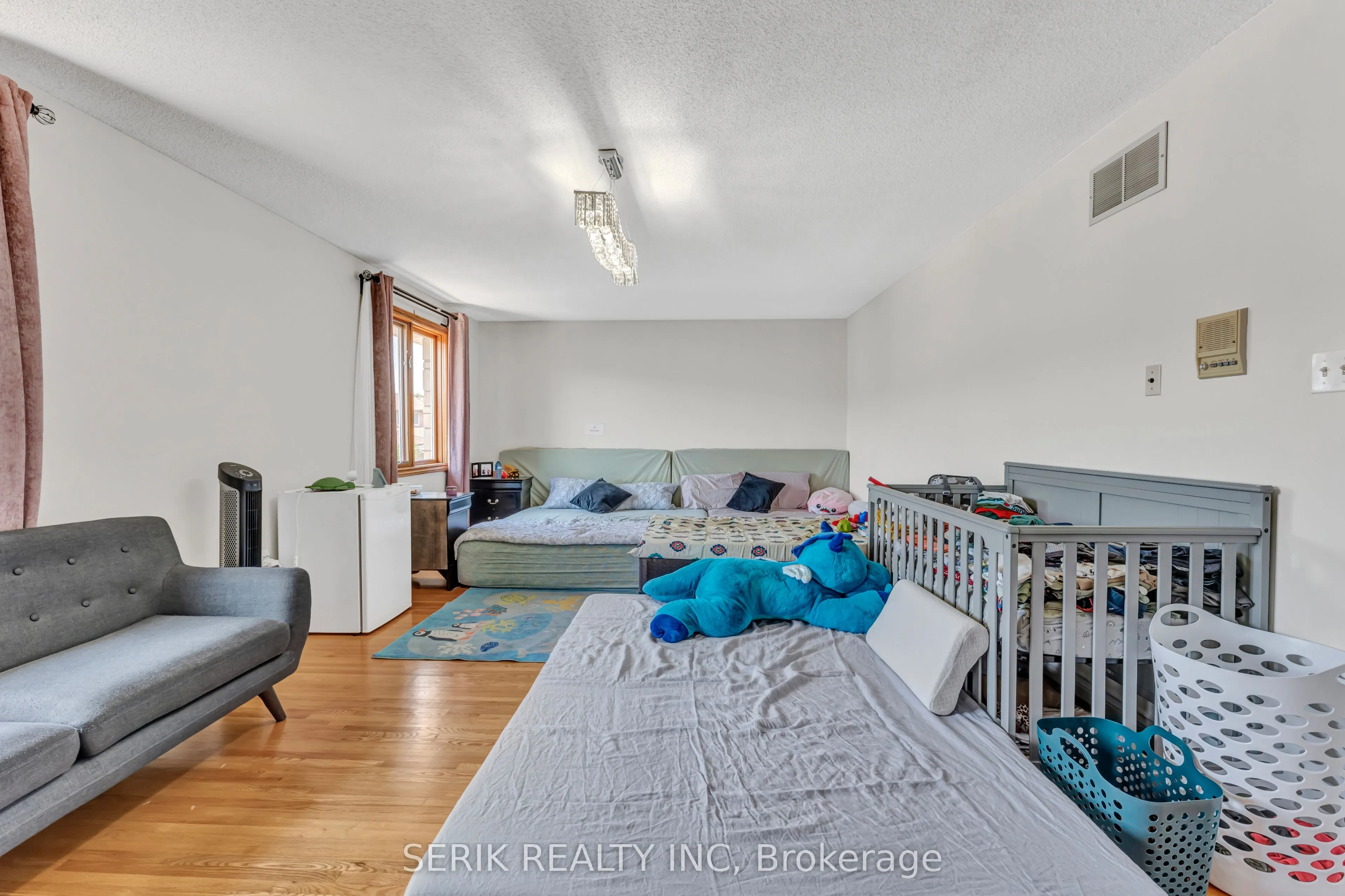 2 Glencrest Avenue