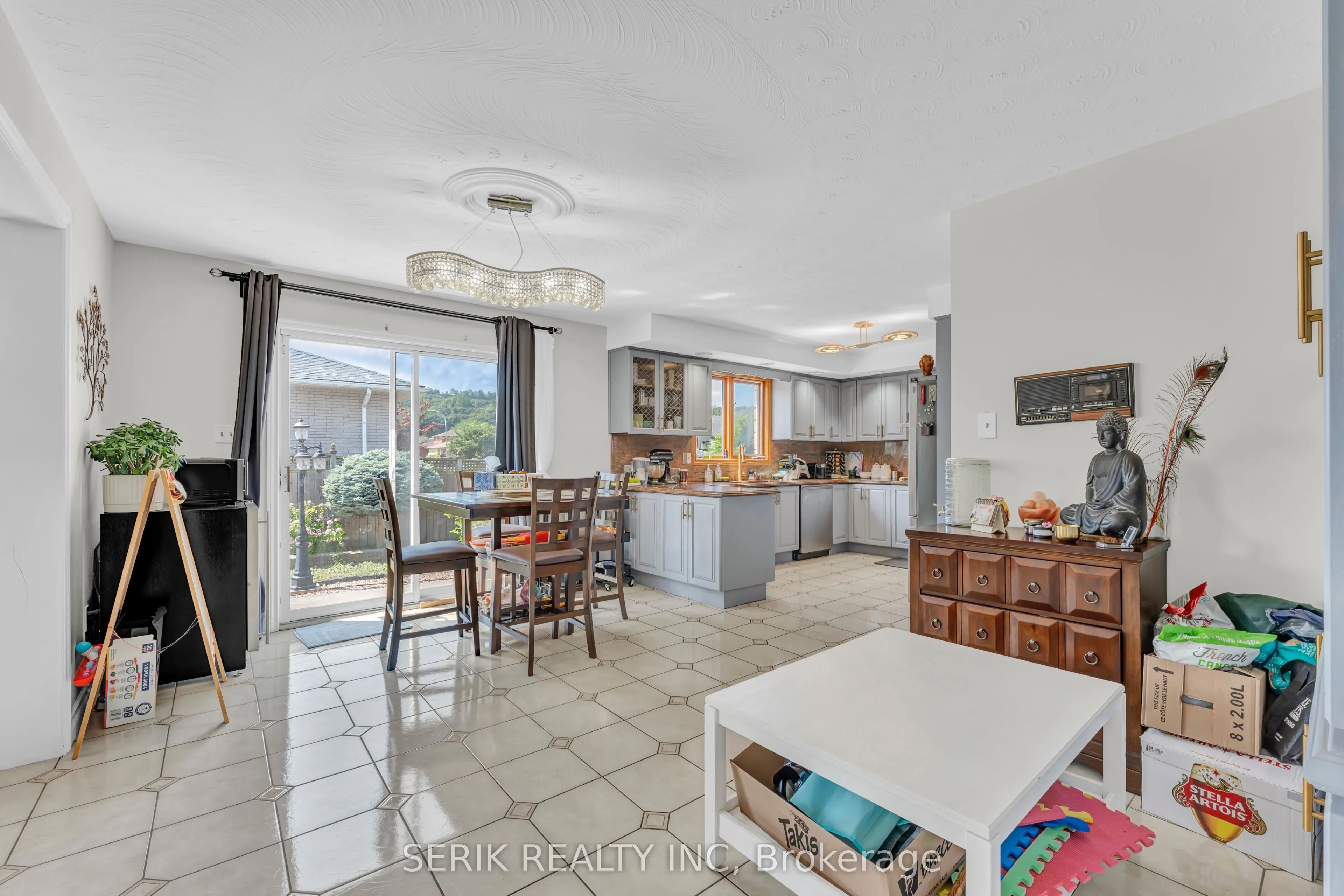 2 Glencrest Avenue