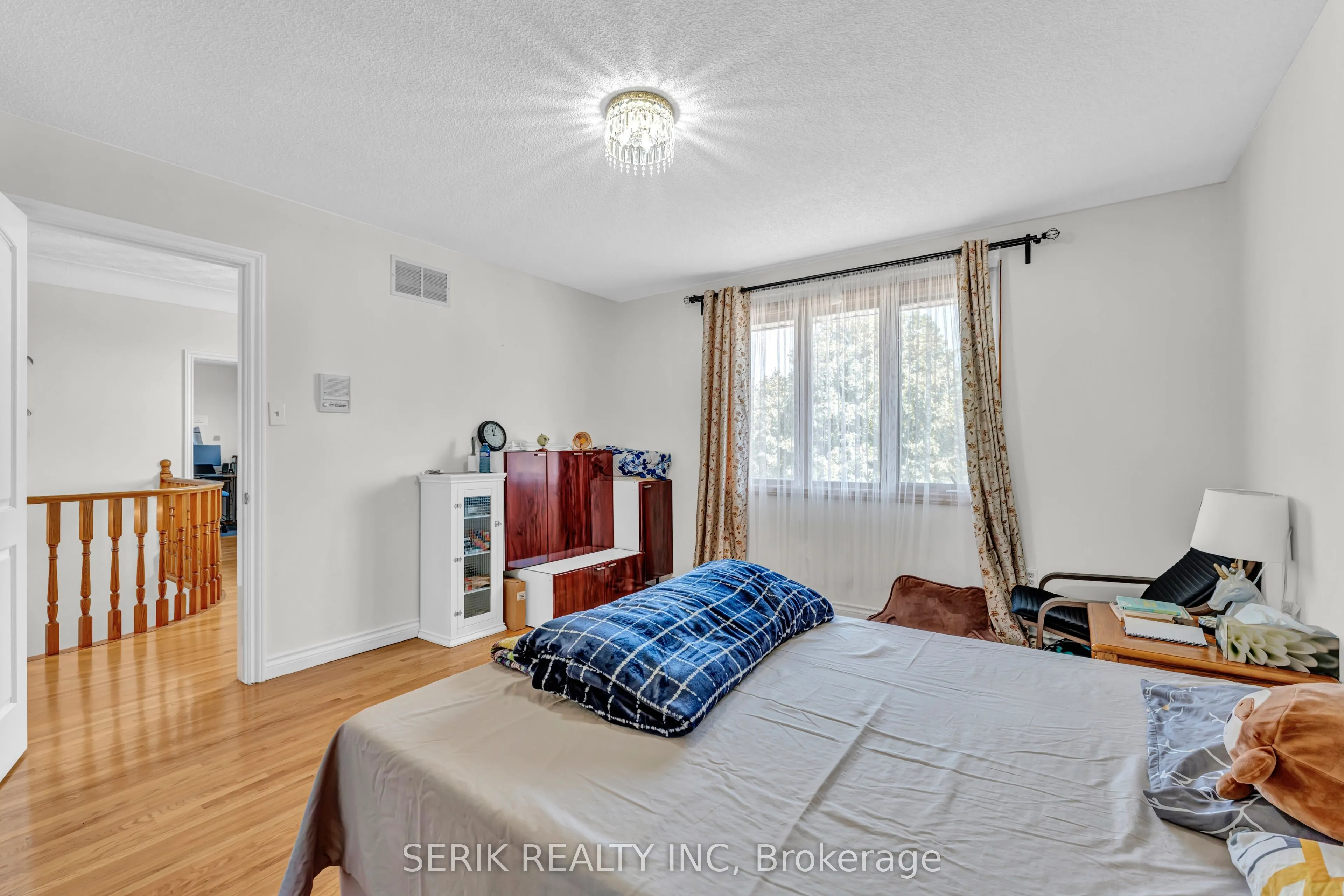 2 Glencrest Avenue
