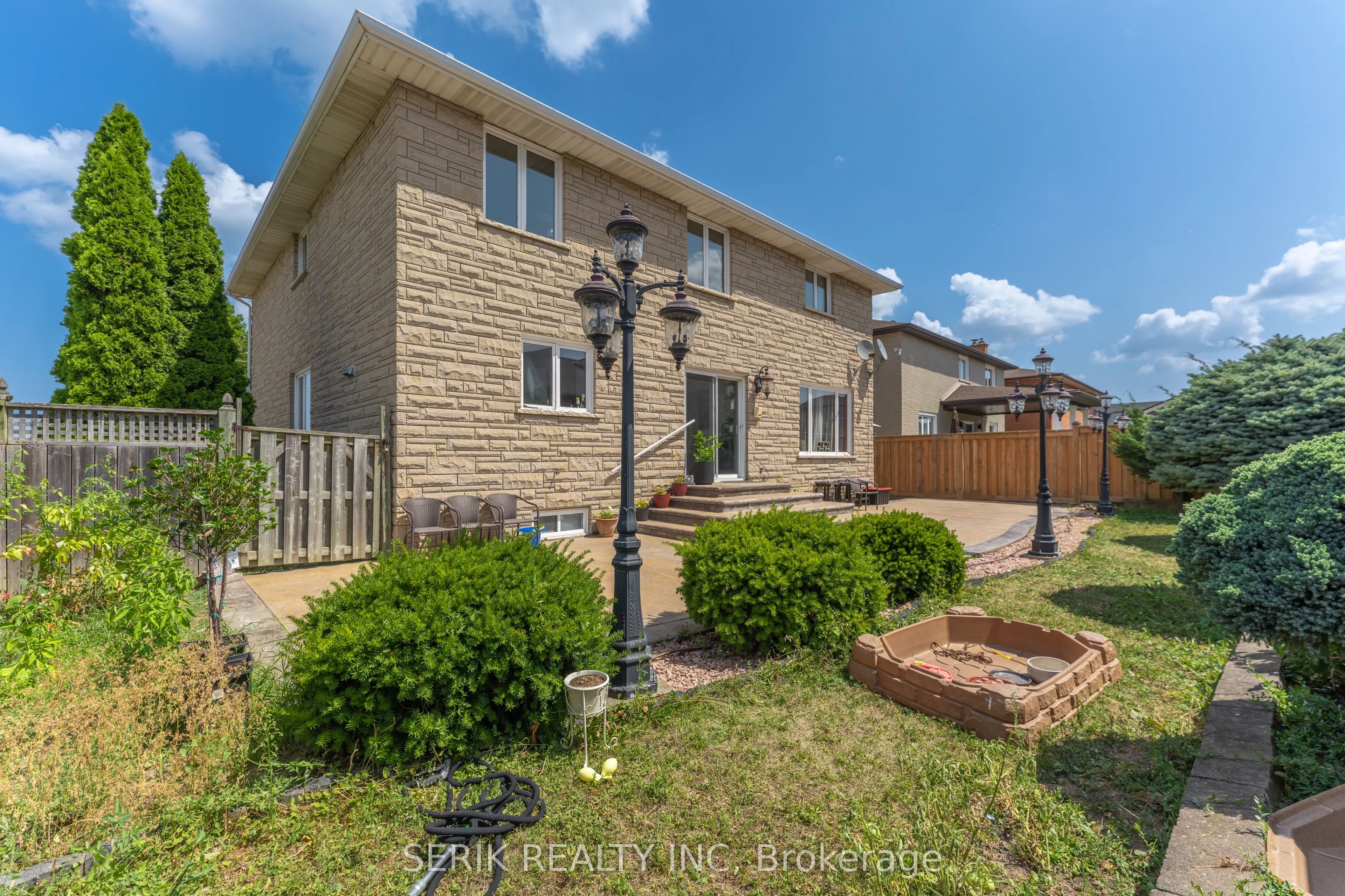 2 Glencrest Avenue