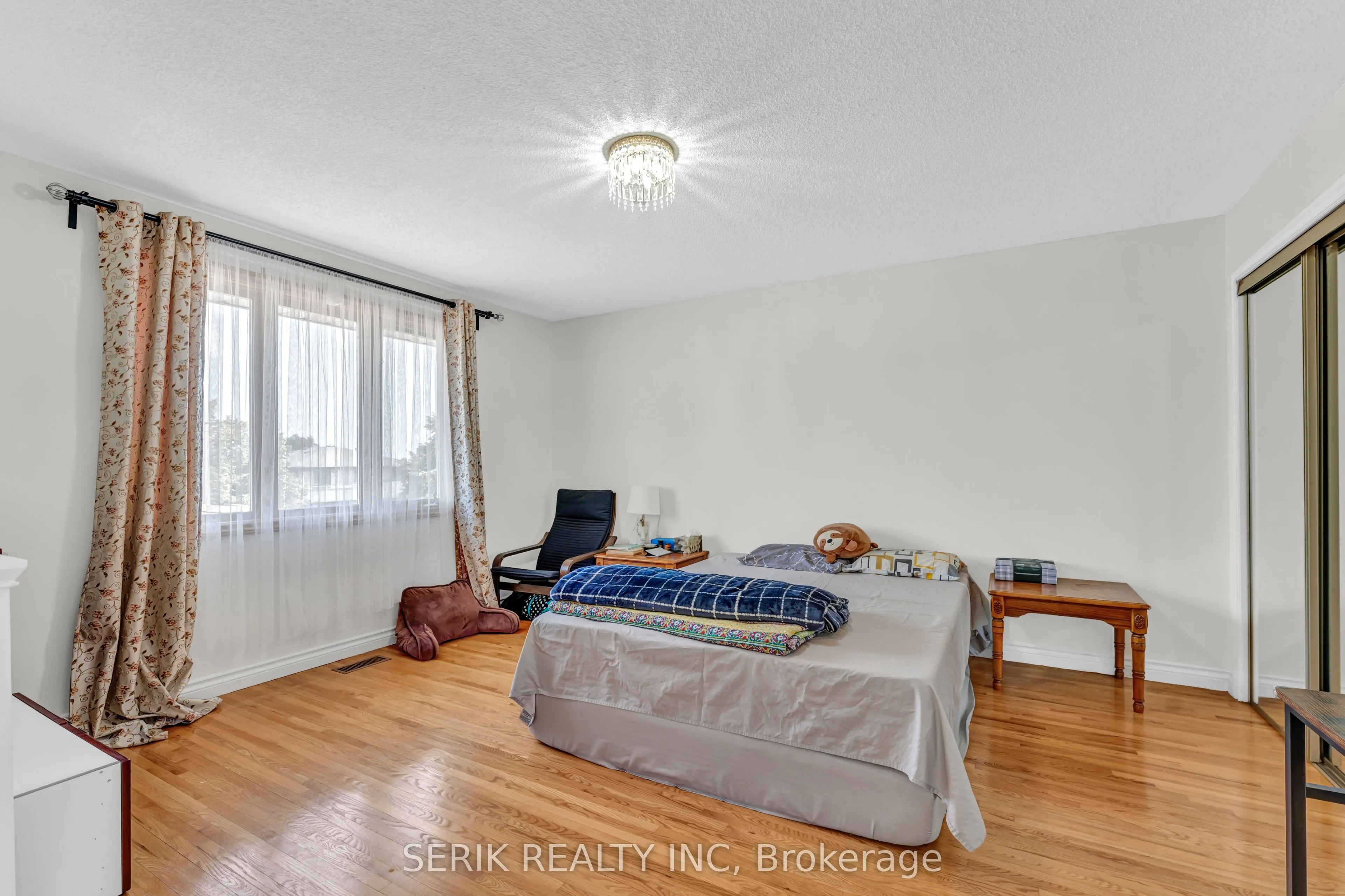 2 Glencrest Avenue