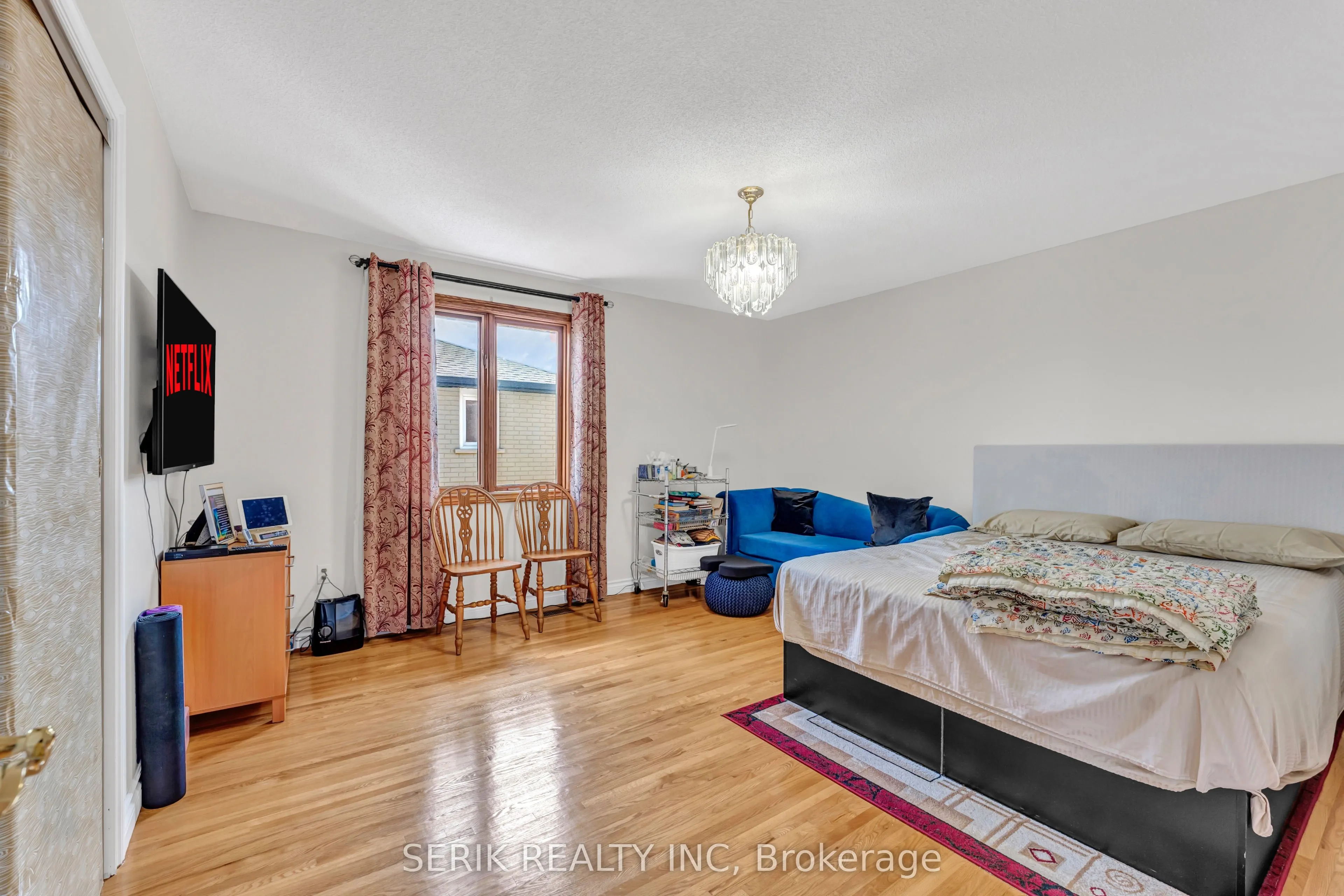 2 Glencrest Avenue