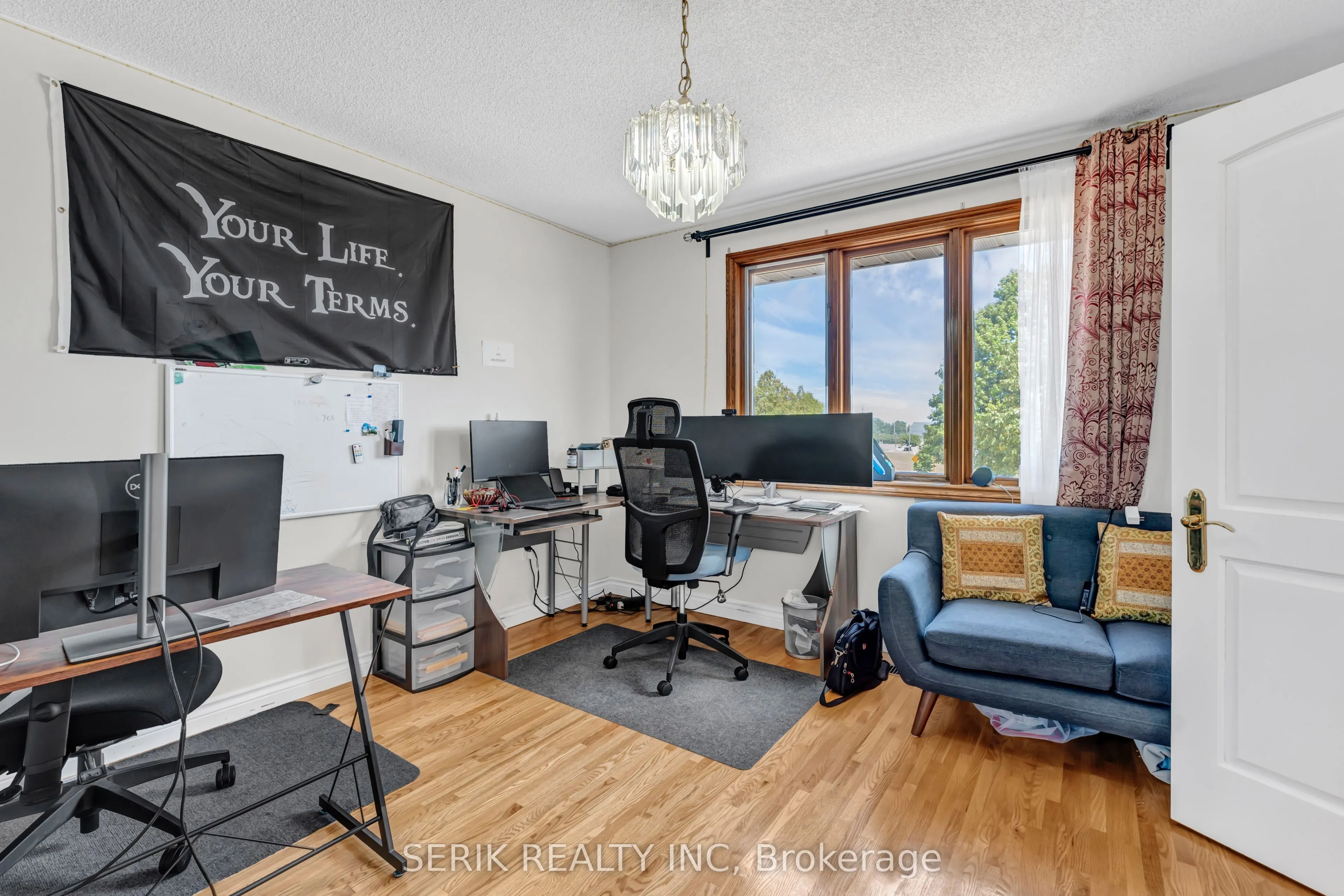 2 Glencrest Avenue