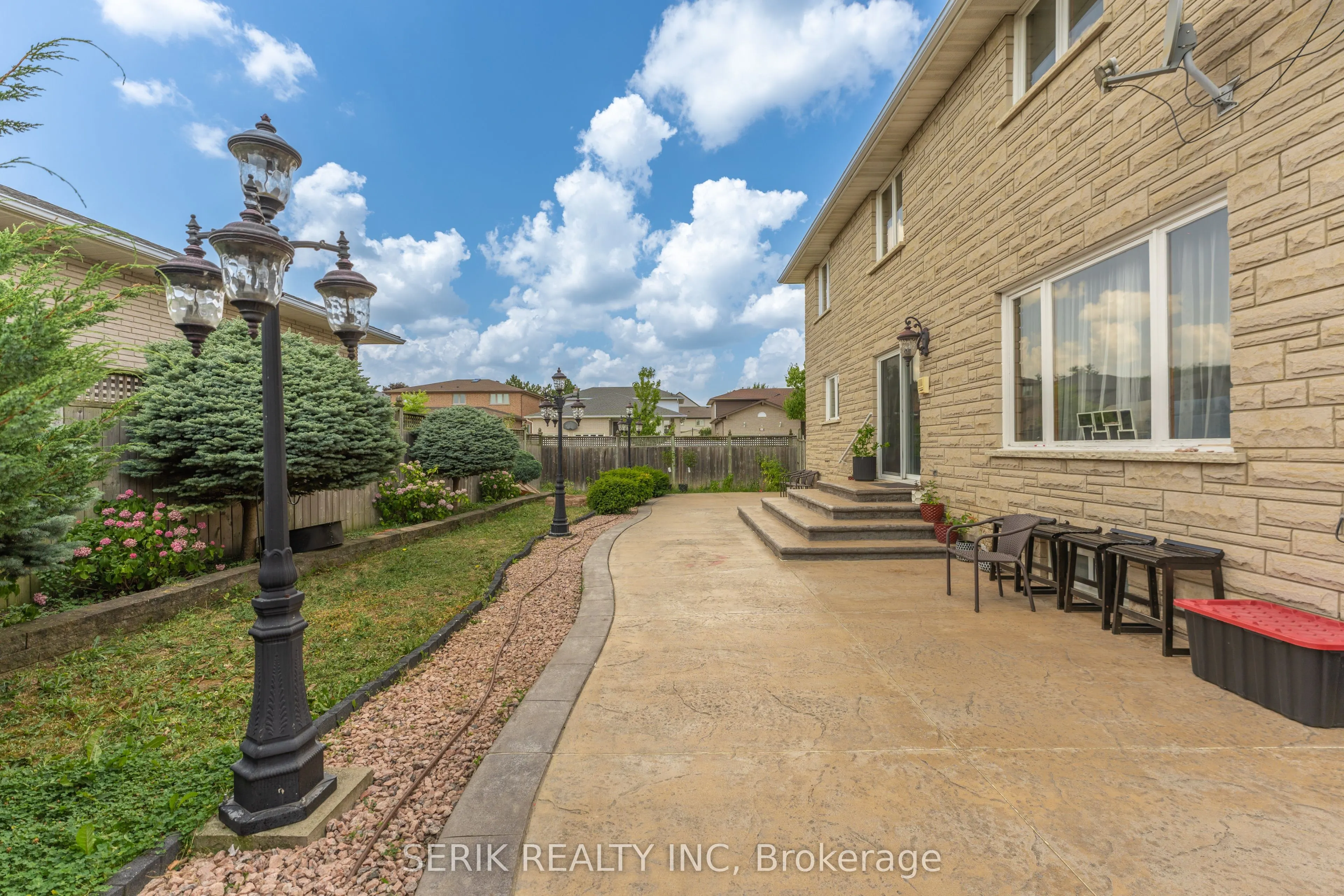 2 Glencrest Avenue