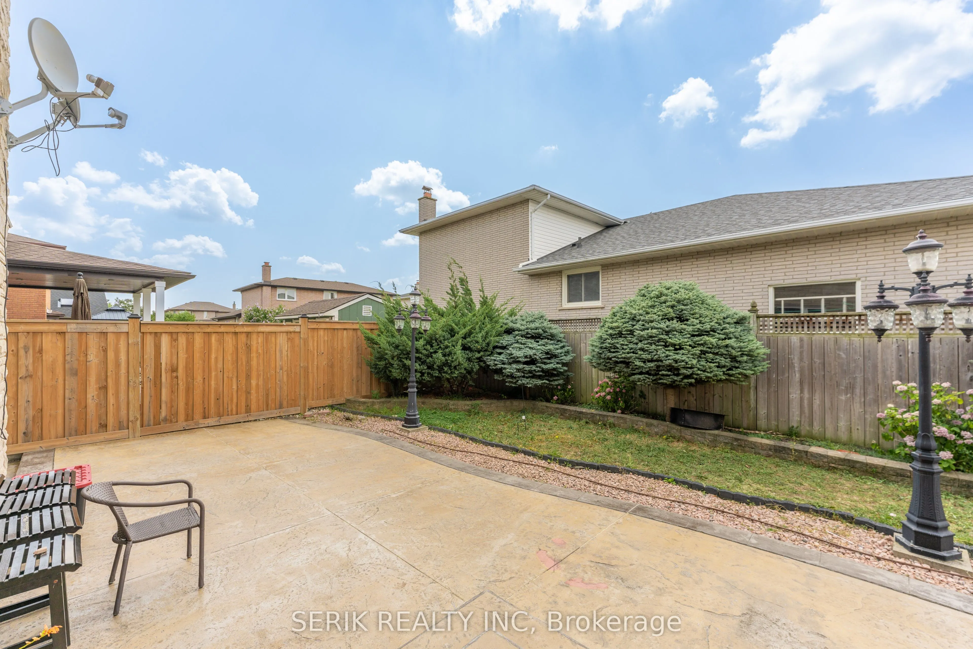 2 Glencrest Avenue