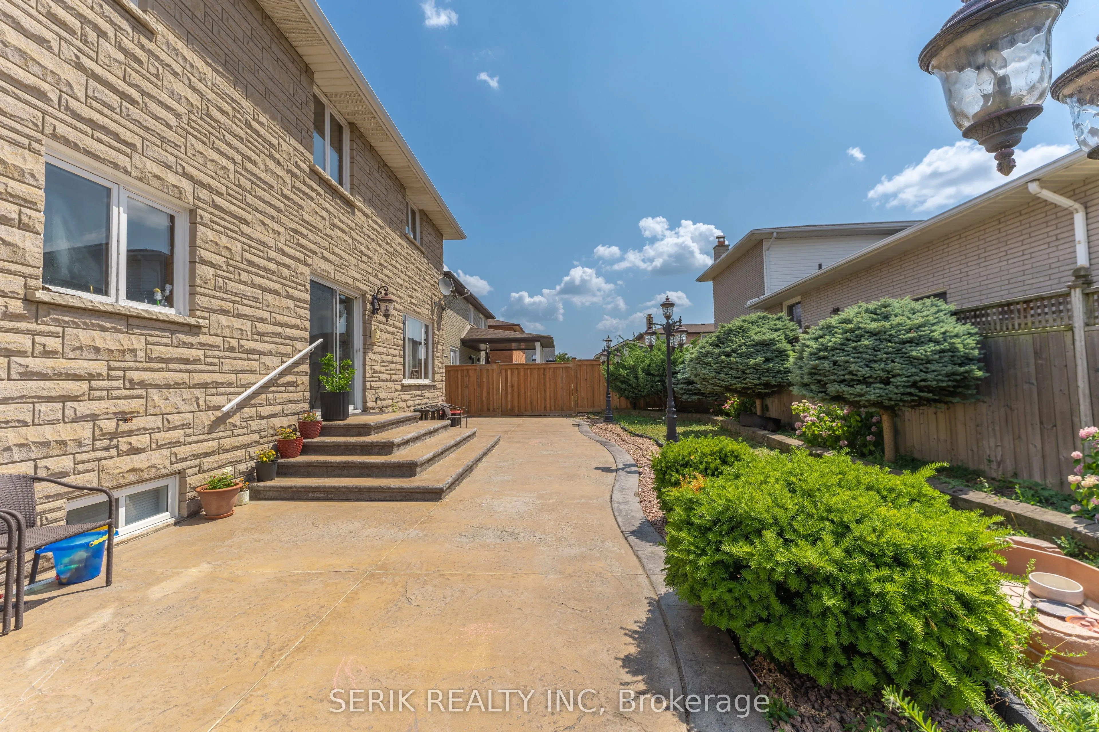 2 Glencrest Avenue