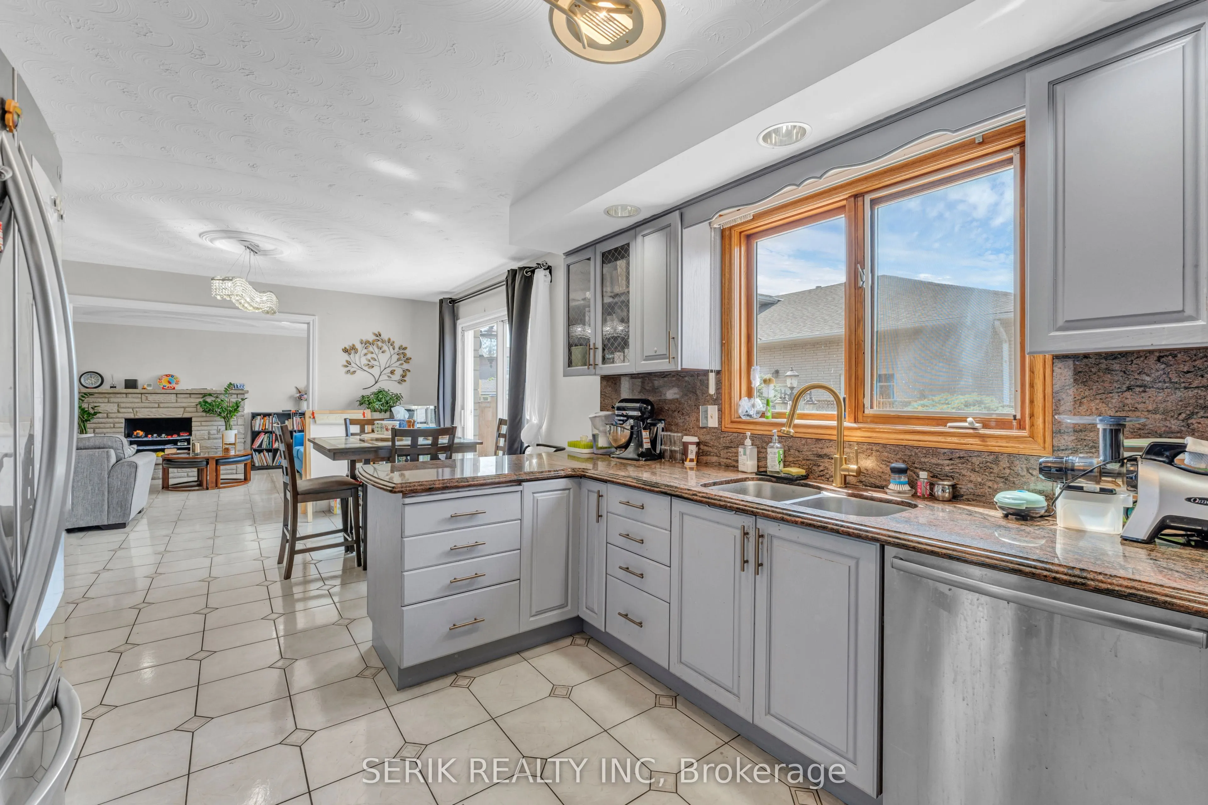 2 Glencrest Avenue