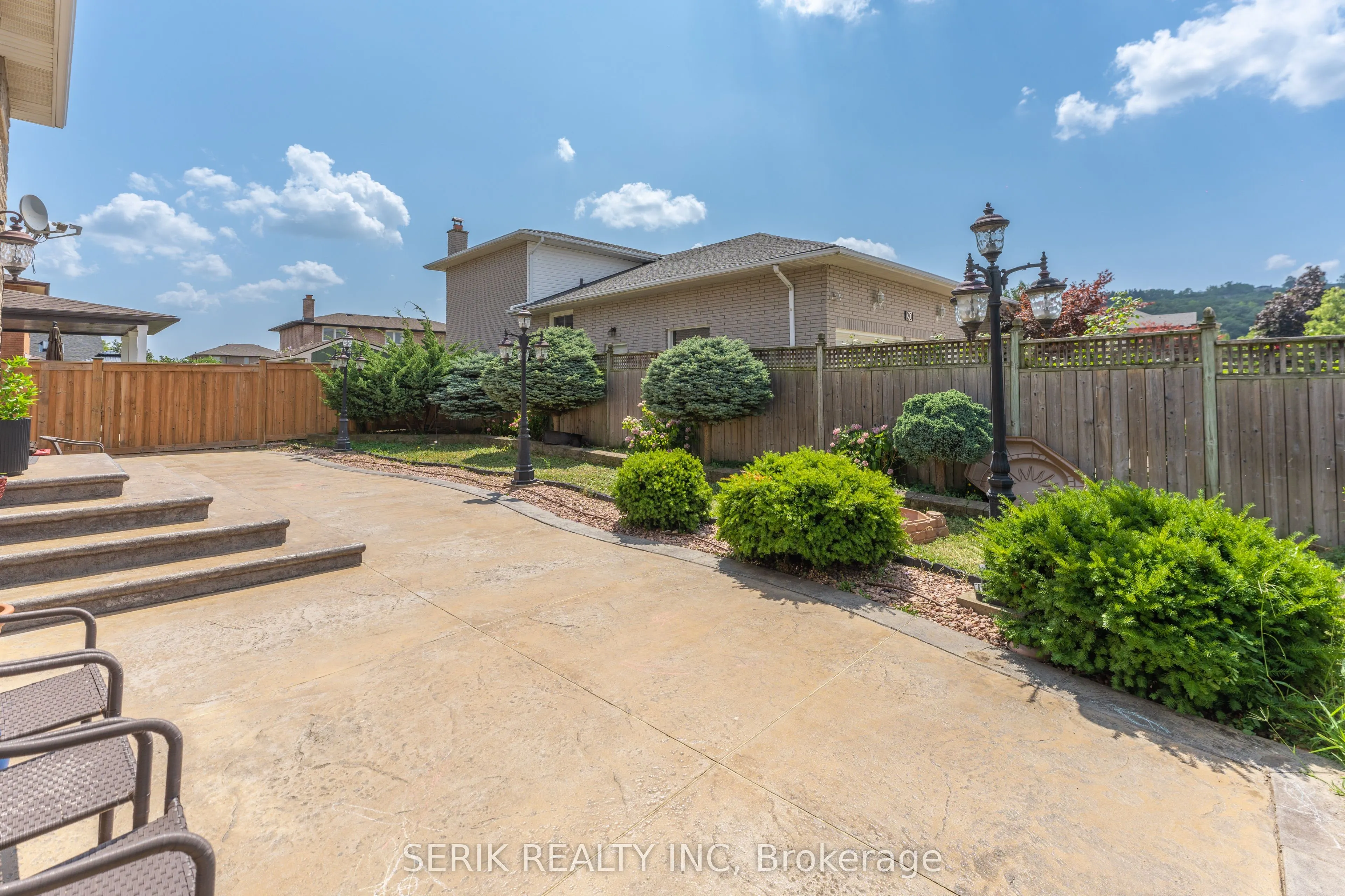 2 Glencrest Avenue