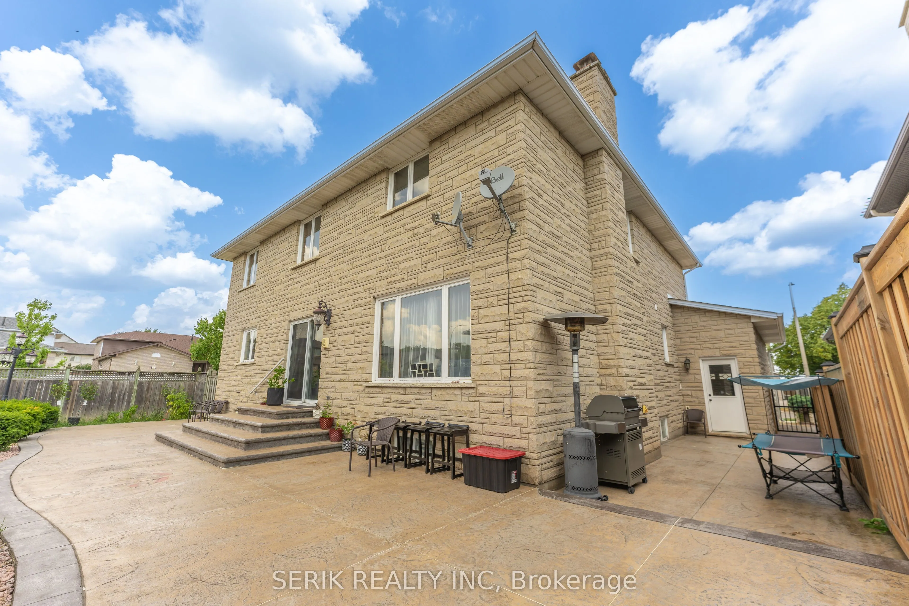 2 Glencrest Avenue