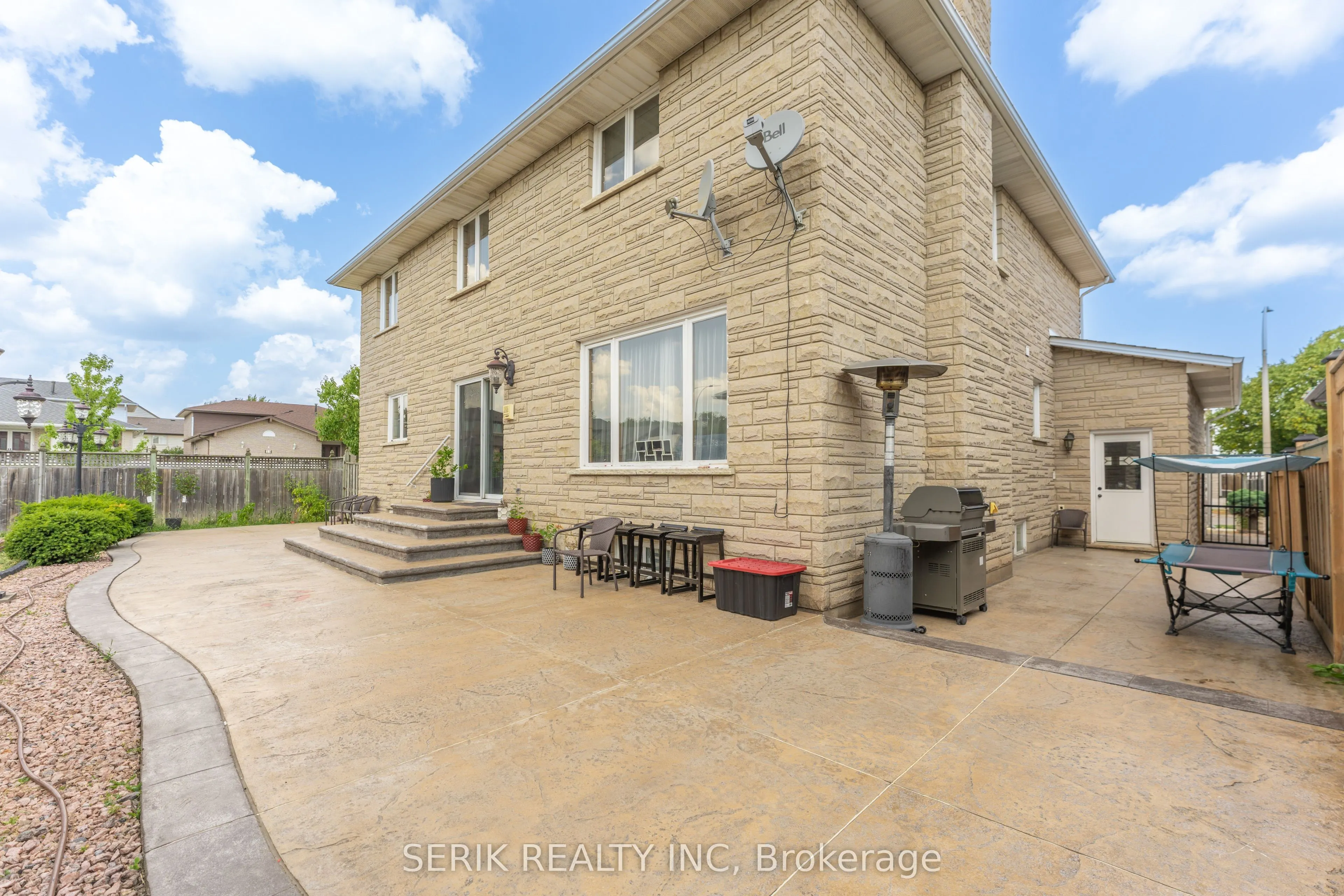 2 Glencrest Avenue