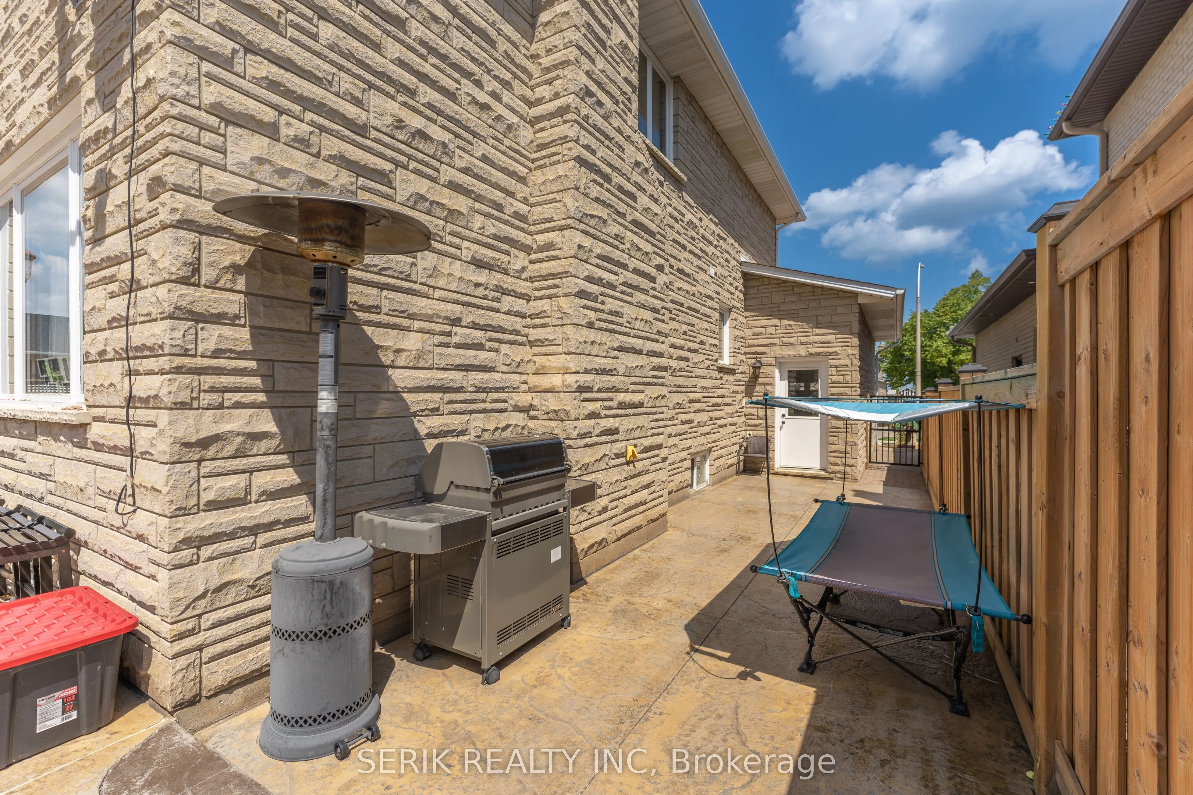 2 Glencrest Avenue